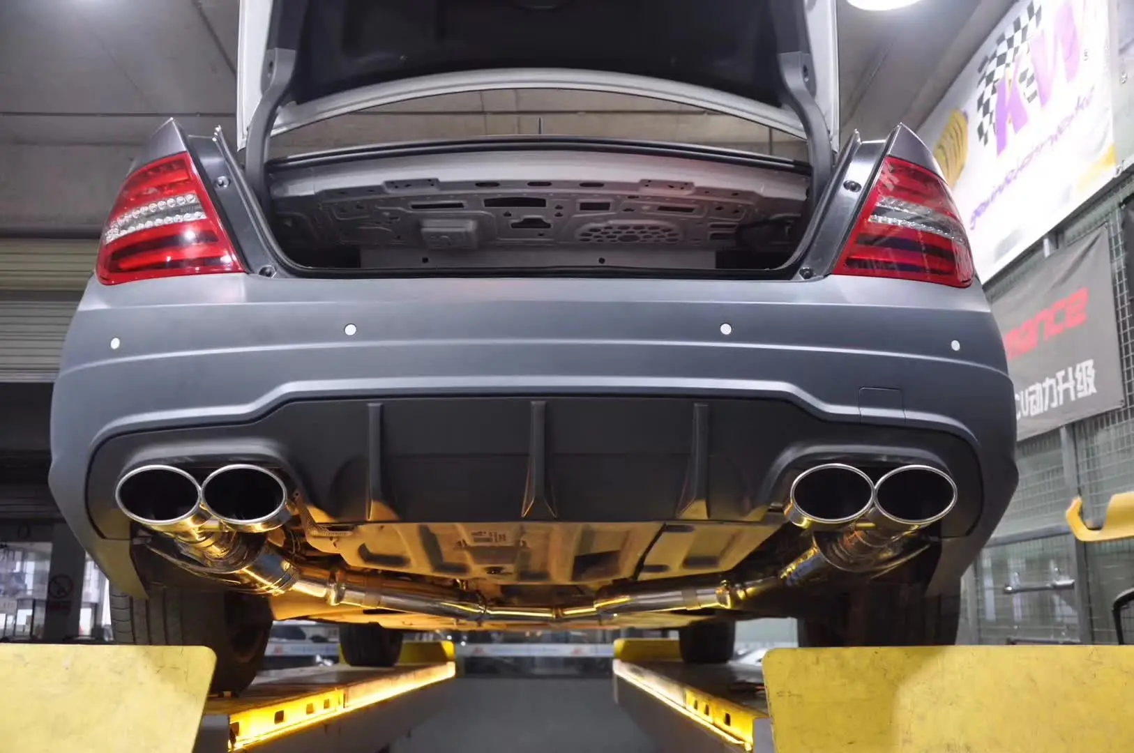 Высокопроизводительные выхлопные системы 304 из нержавеющей стали Valvetronic Catback Mercedes Benz W204 C230/C280/C300/C350 с четырьмя наконечниками