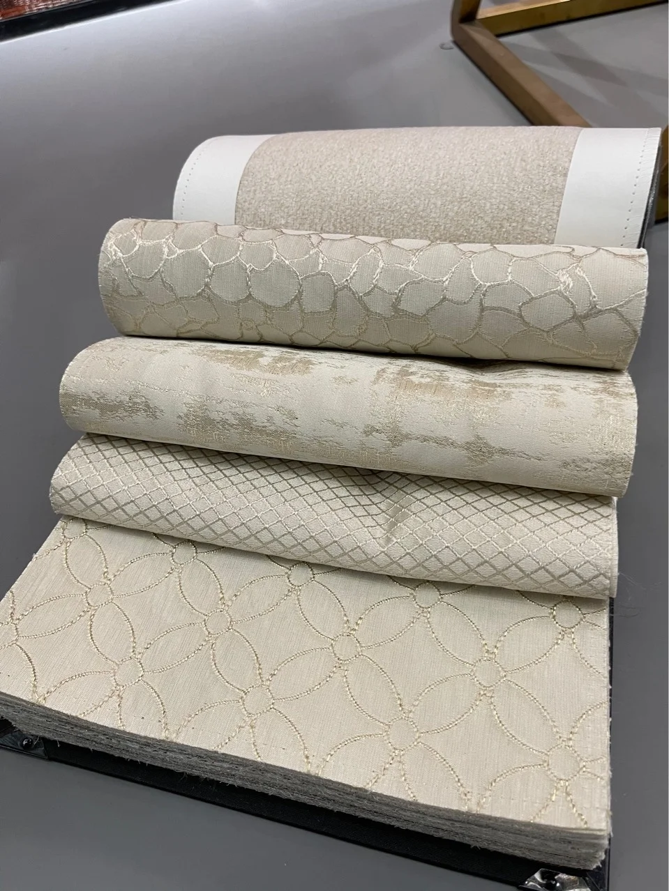 Luxury Beige Color Embroidery Golden Yarn Dyed Jacquard Curtain Fabric For The Living Room