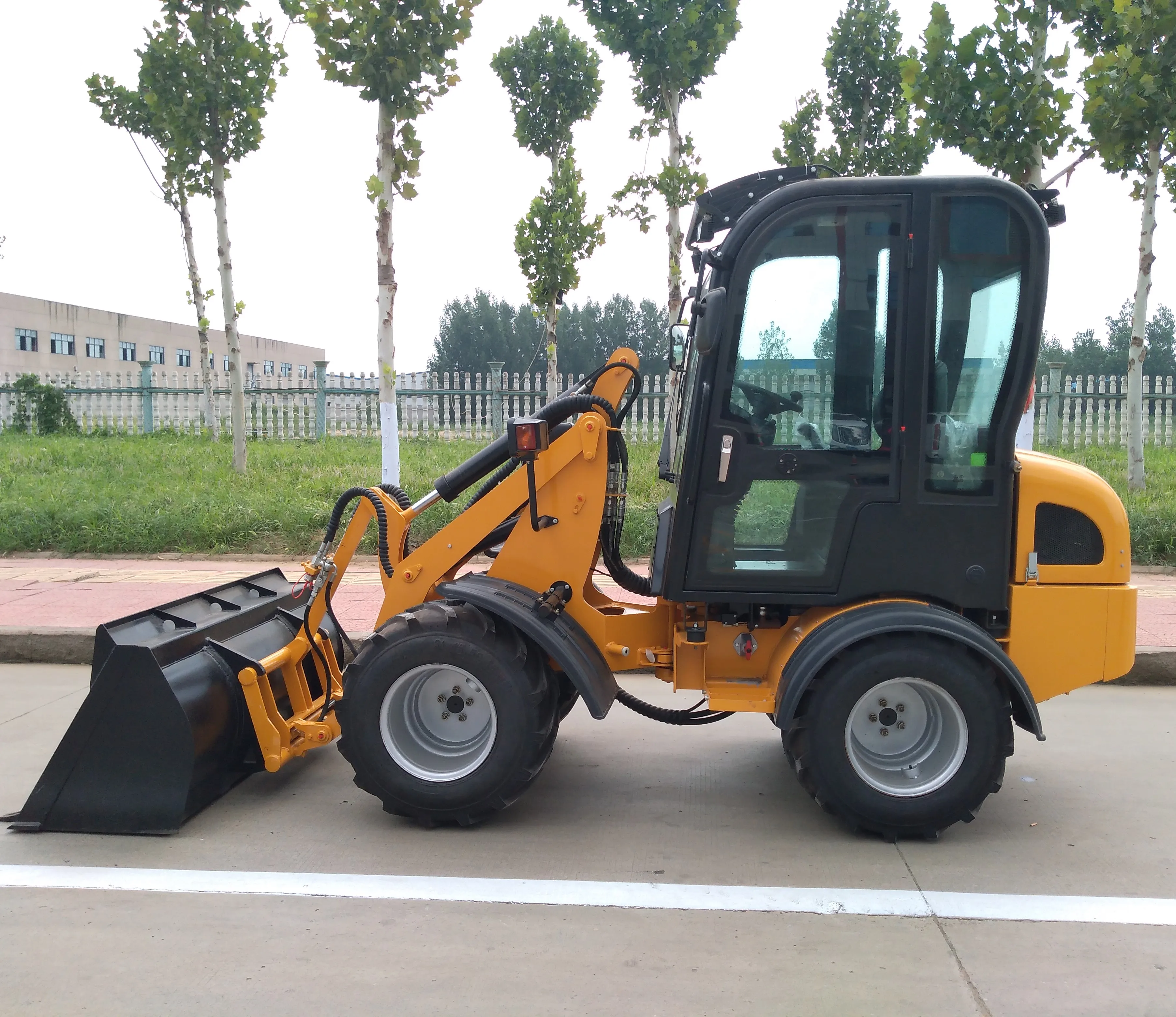Best selling in 2023 1 ton and 2.5 tons mini tractor excavator