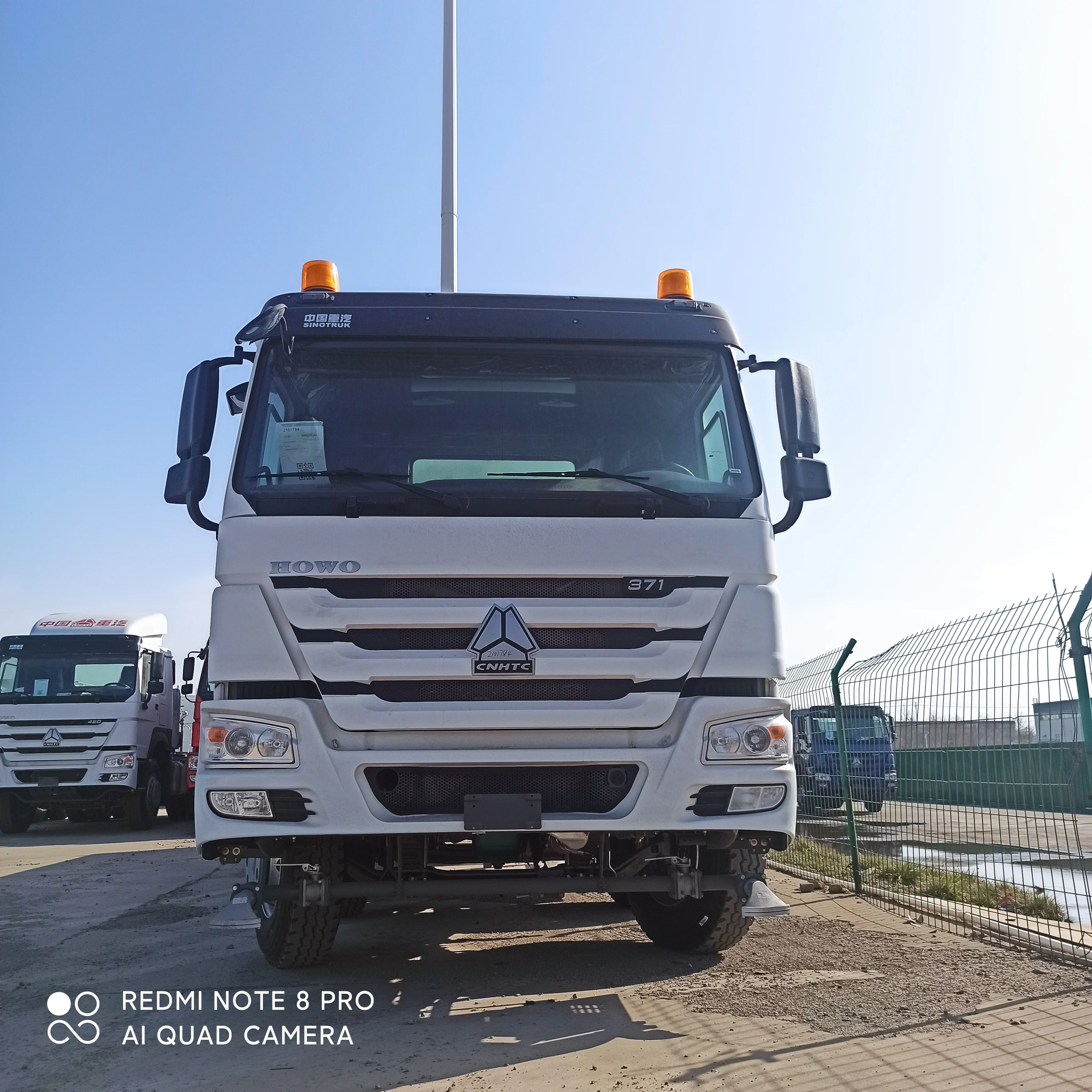 Хорошее качество новый грузовик Sino Howo 8x4 12 шин 30000L 35000L LHD распылитель воды Автоцистерна