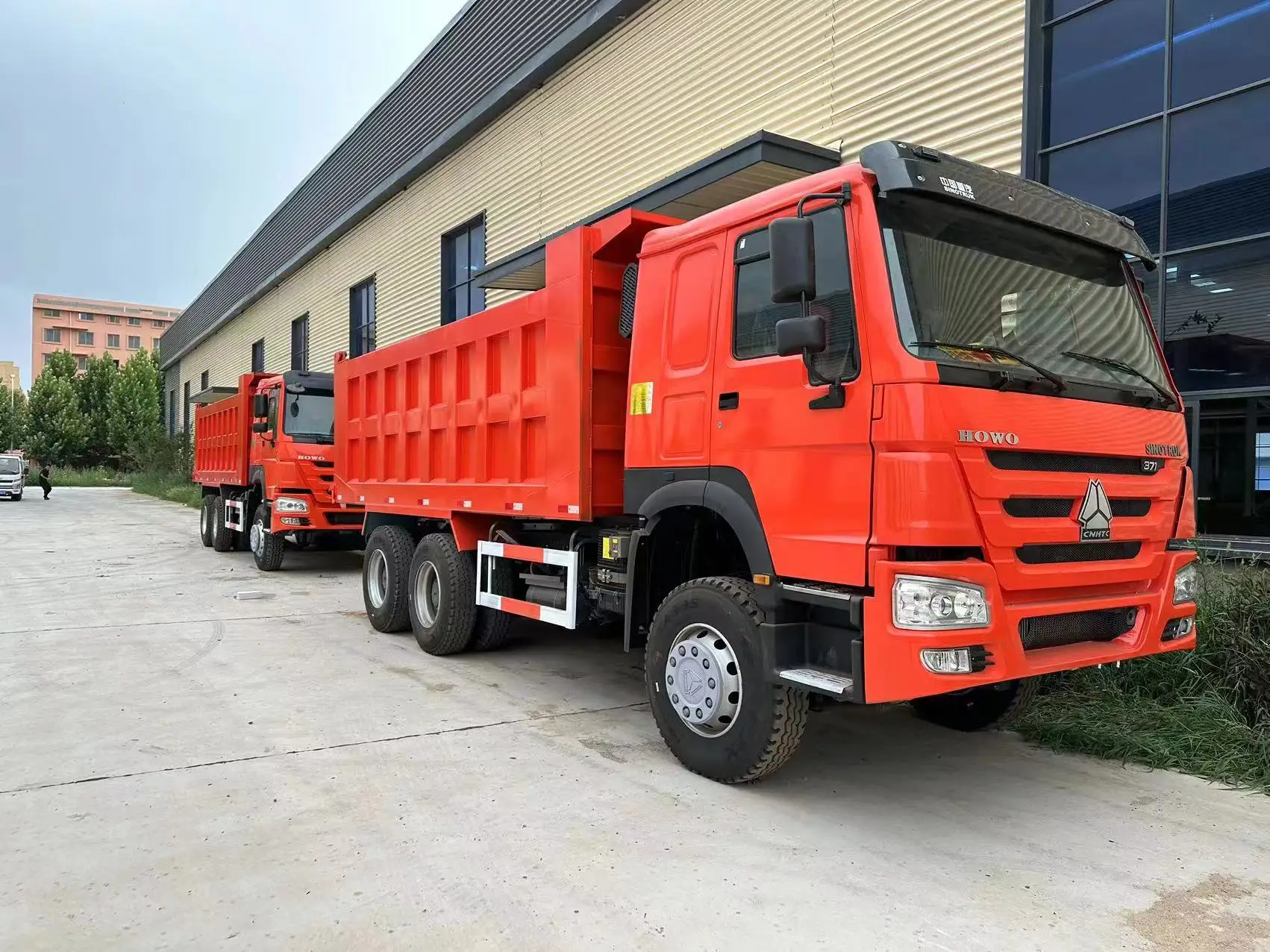 Used howo 12 Wheeler 8x4 Tipper Trucks howo truck Dump Truck For Sale