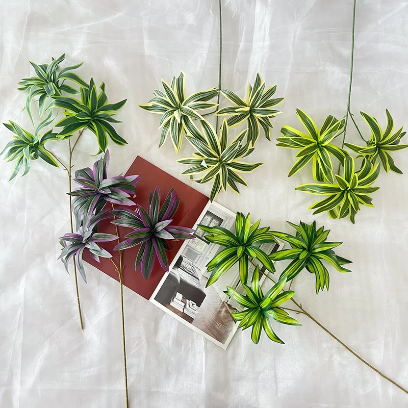 High Quality New Silk Screened Yellow Edge Lily Leaves Green Artificial Plant Indoor Outdoor Christmas New Year Decorations
