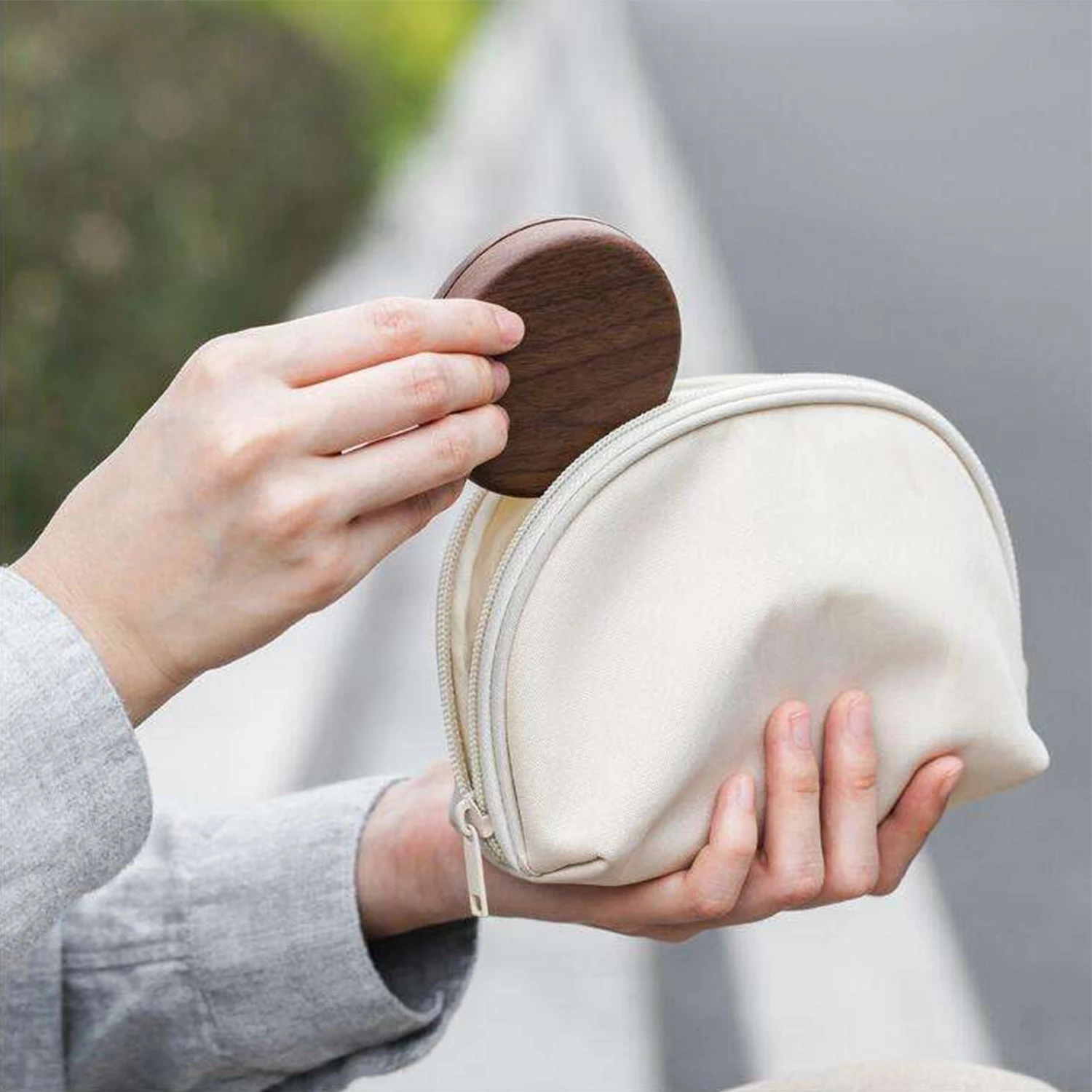 Women Wooden Custom Logo Round Mini Hand Held Rotating Design Travel Portable Makeup Mirrors Wood Compact Pocket Cosmetic Mirror