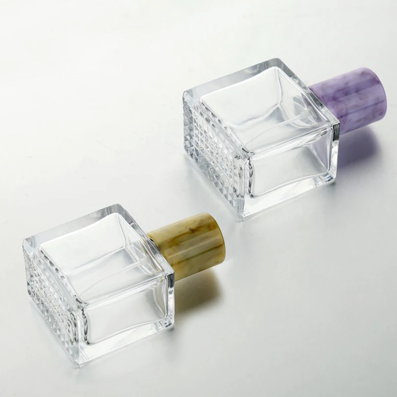 Nuevo cubo portatil simple y elegante envases cosmeticos en аэрозольные ботеллы для повторных парфюмерии 30 мл cuadrado embotellado