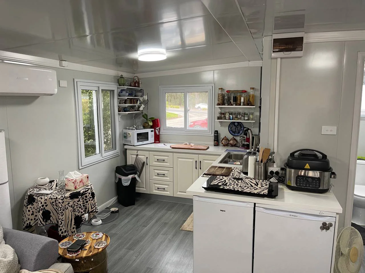 20ft Modern Modular Home Container House Easy Assembly Design Folding Expandable Office Apartment Shop Toilet Use 1-Year