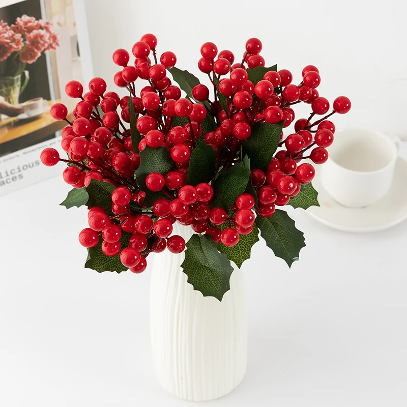 Hot Sale Artificial Flower Bouquet Red Berry Fruit Green Leaf Simulated Foam Fruit for Christmas New Year Decoration