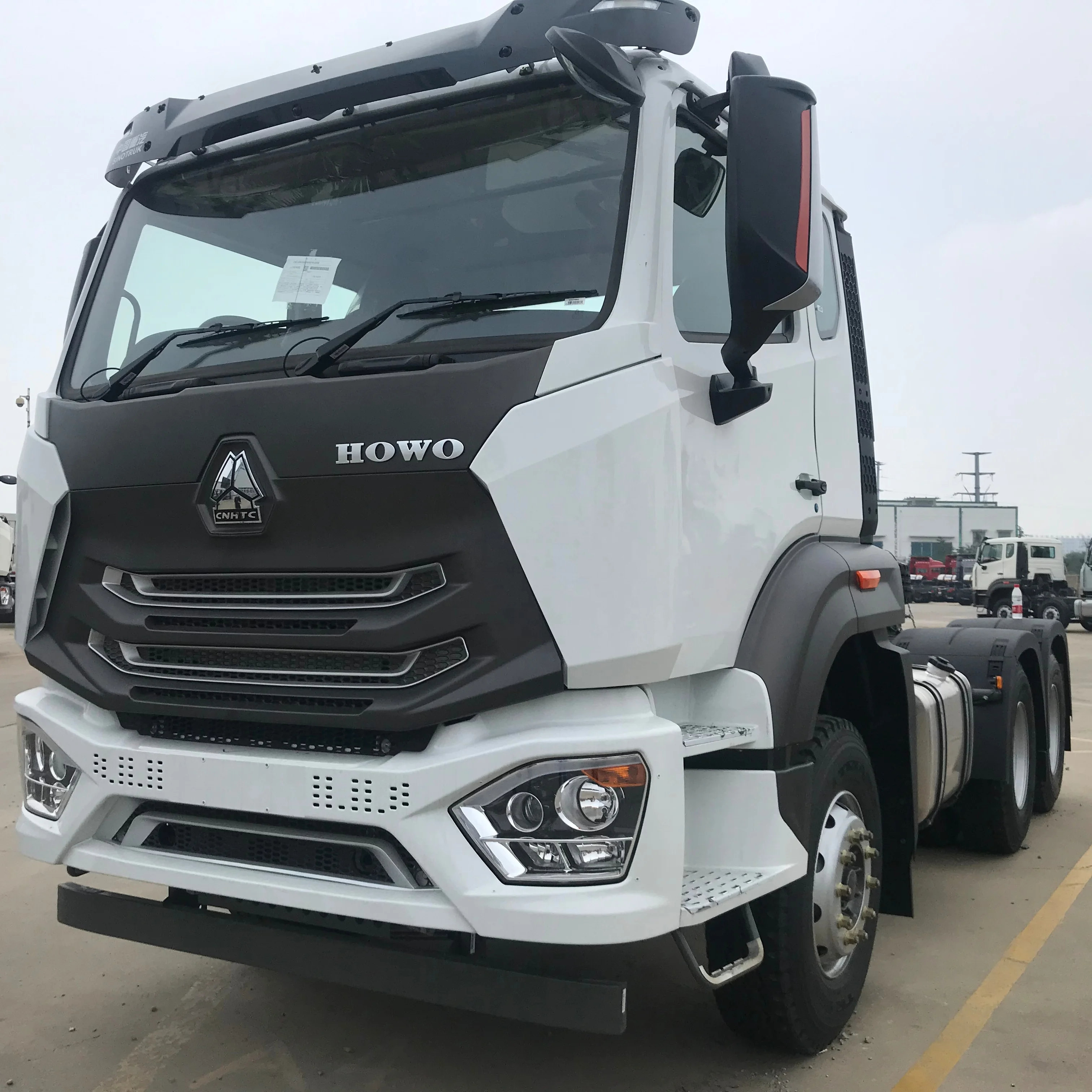 Лидер продаж в Африканском американском новом/подержанном грузовике HOWO головка 6*4 контейнерный полуприцеп грузовой тягач 60-80 тонн