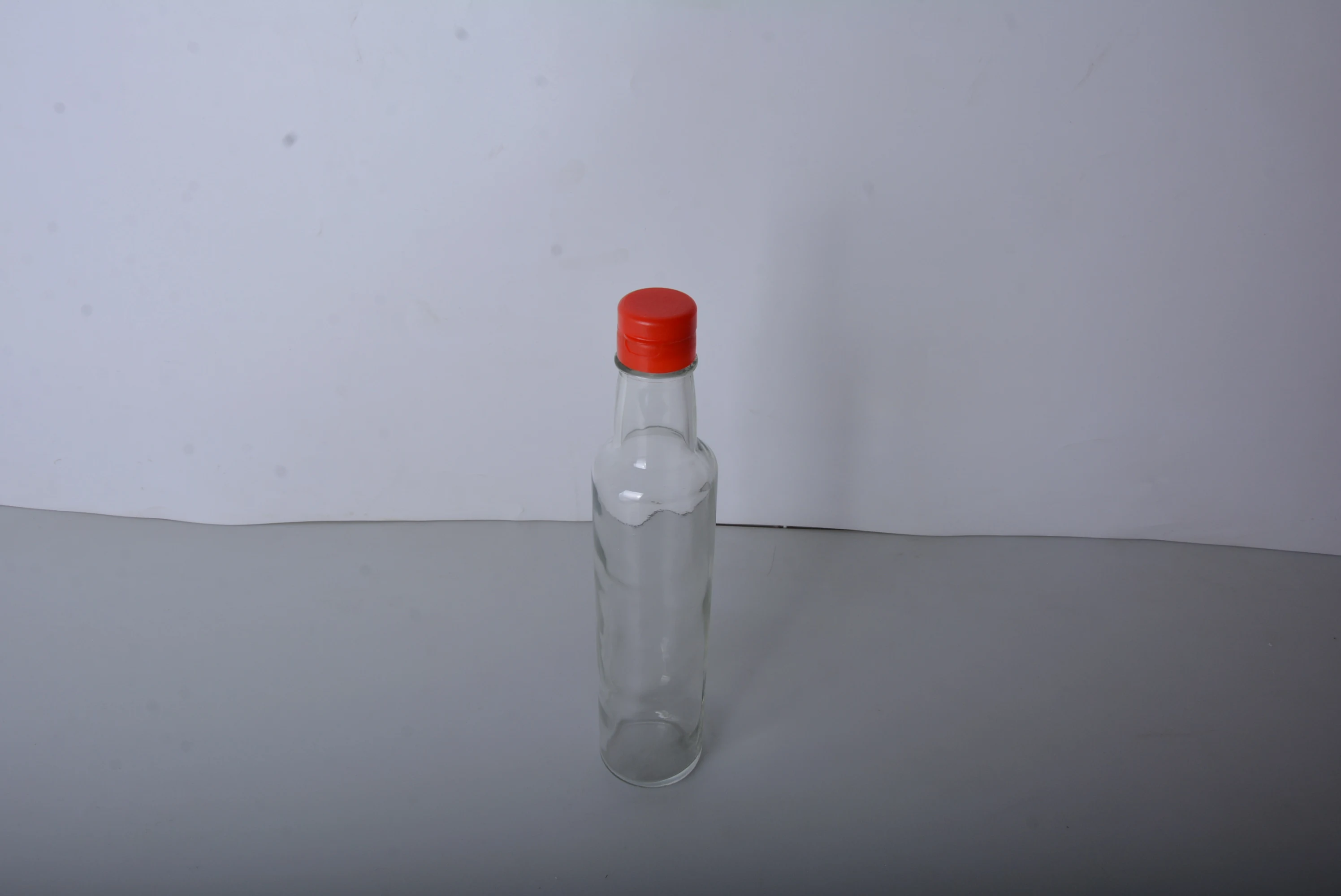sauce vinegar round glass bottle with plastic cap