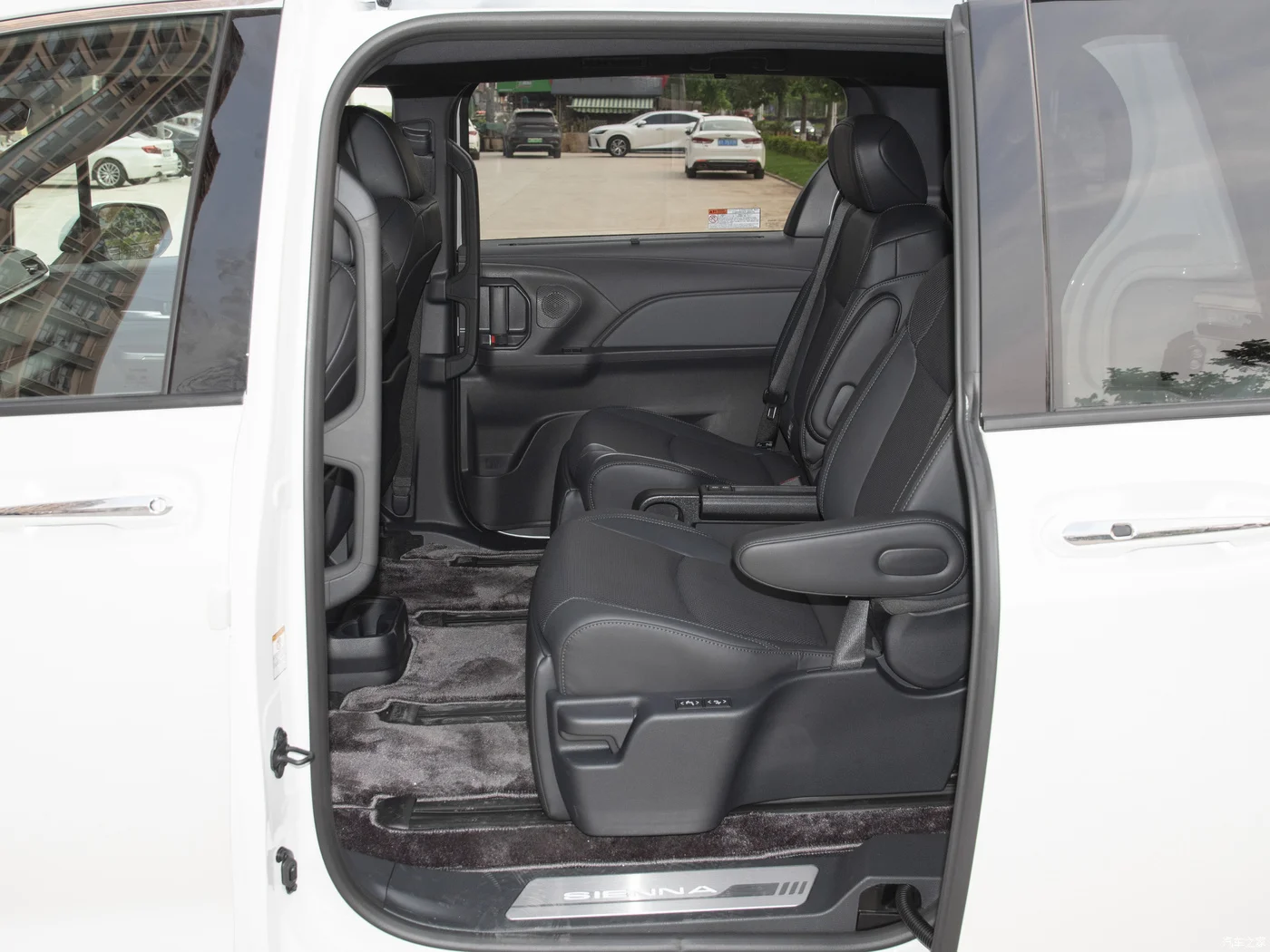For Sale 2024 Toyota Sienna 2.5L Hybrid MPV Hybrid New Medium-Large 5-Door 7-Seater Family Vehicle Made in China