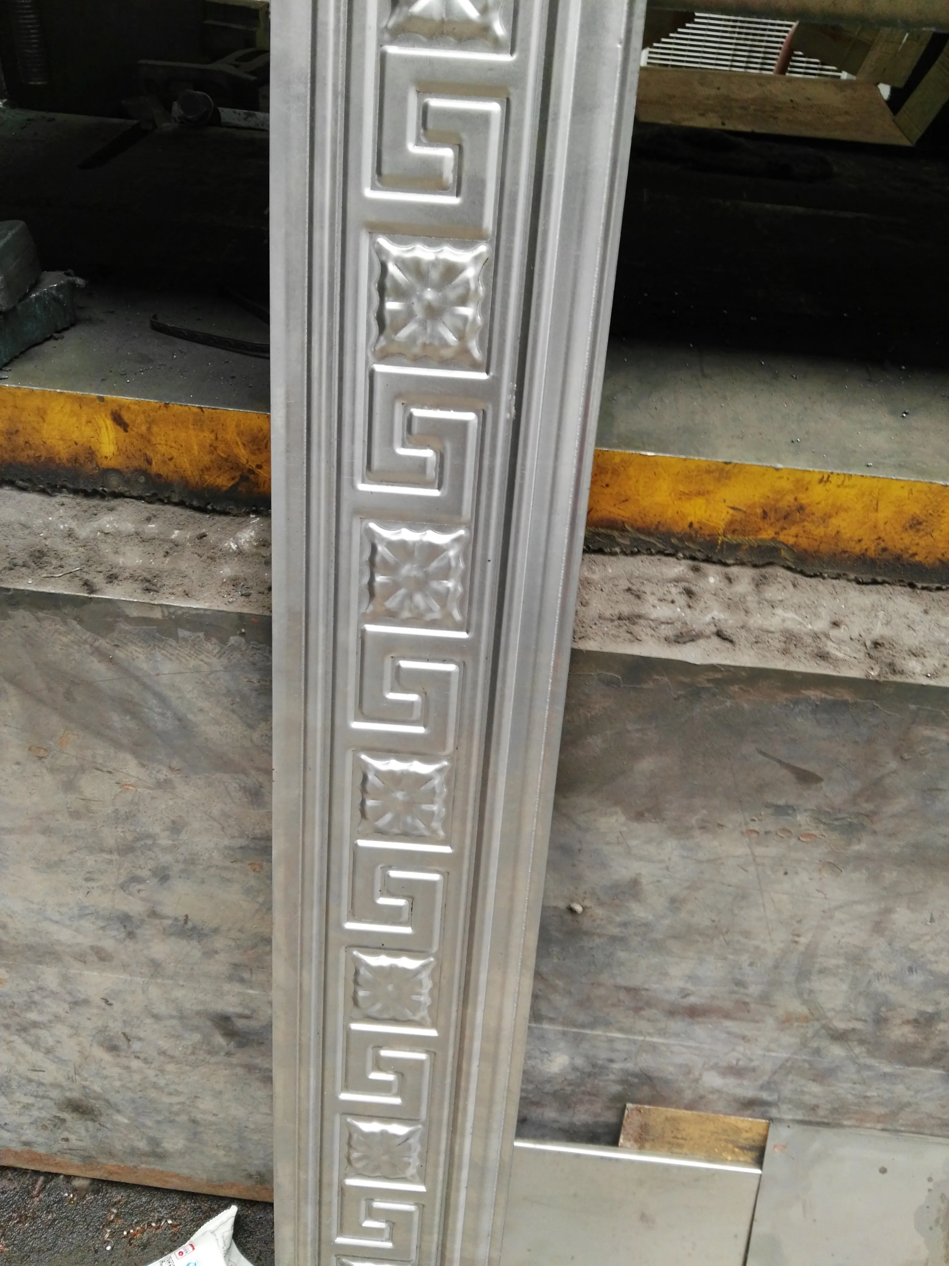 Metal door frame embossing hydraulic press