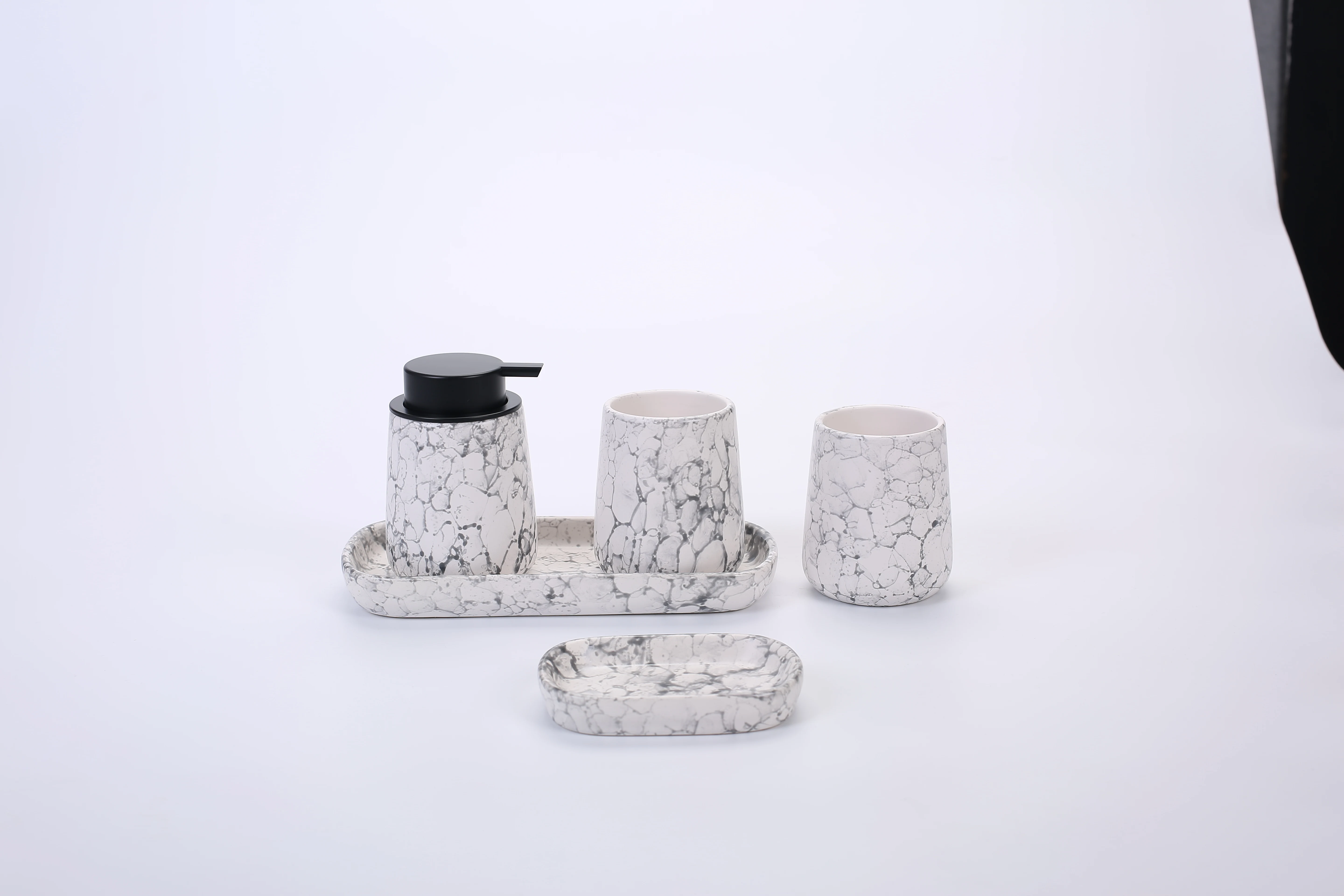 4pcs Golden Wholesale China Customized Products Hotel Bath ceramics toilet Accessories Bathroom Set