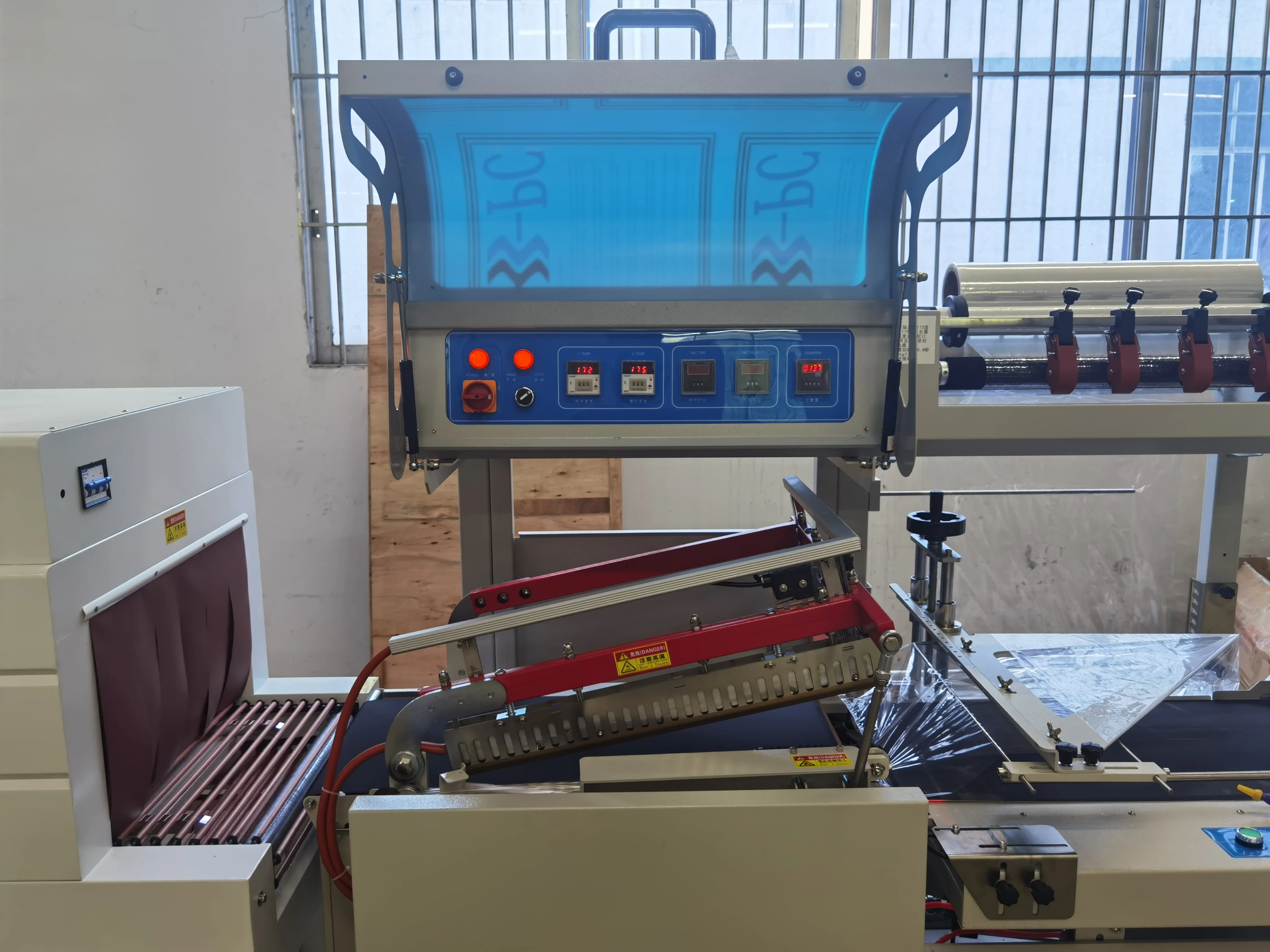 Automatic food vegetable noodle cup thermo film heat shrink tunnel packaging machine