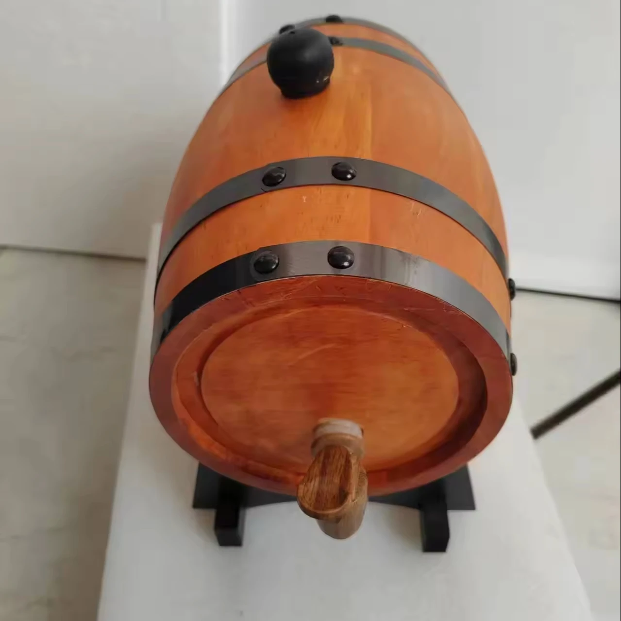 1.5L wooden wine barrels in natural wood color sold directly from Chinese factories