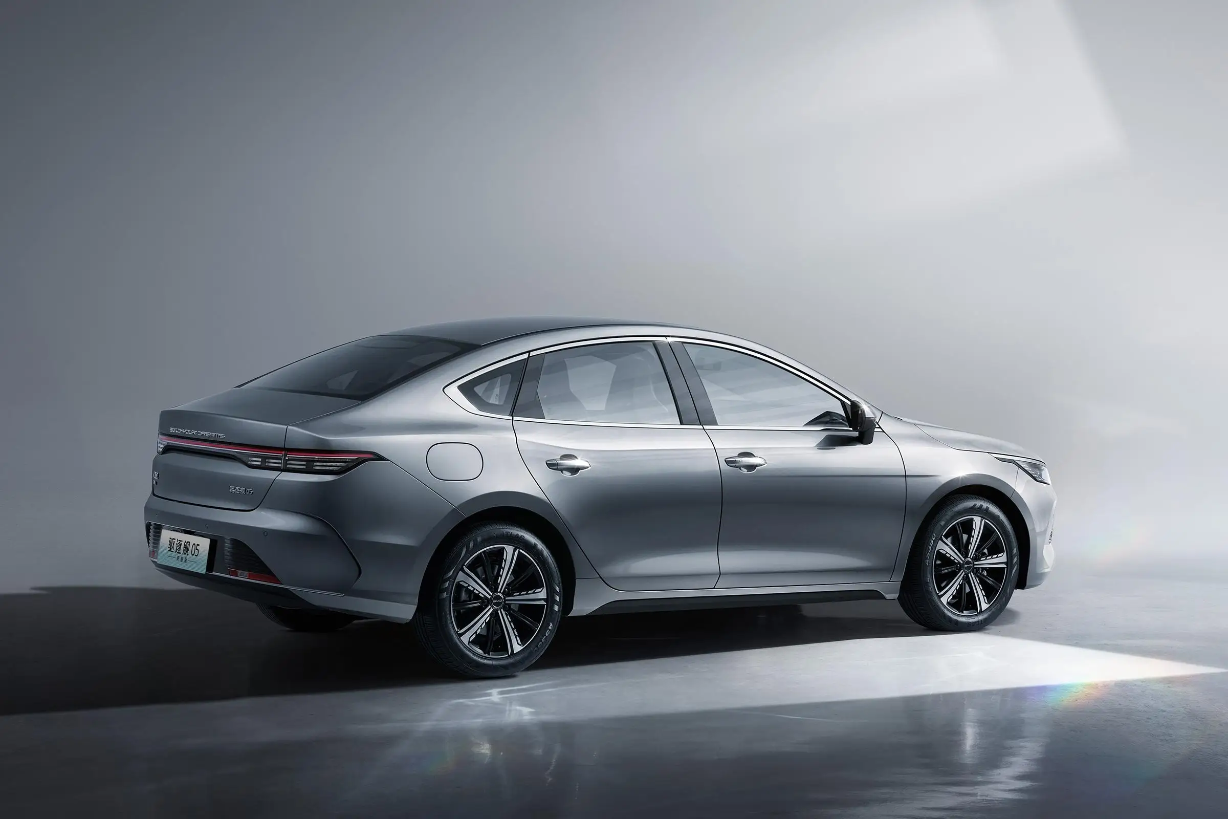 Электрический гибридный автомобиль из Китая BYD CHAZOR 05 Новый энергетический PHEV седан подключаемый электромобиль