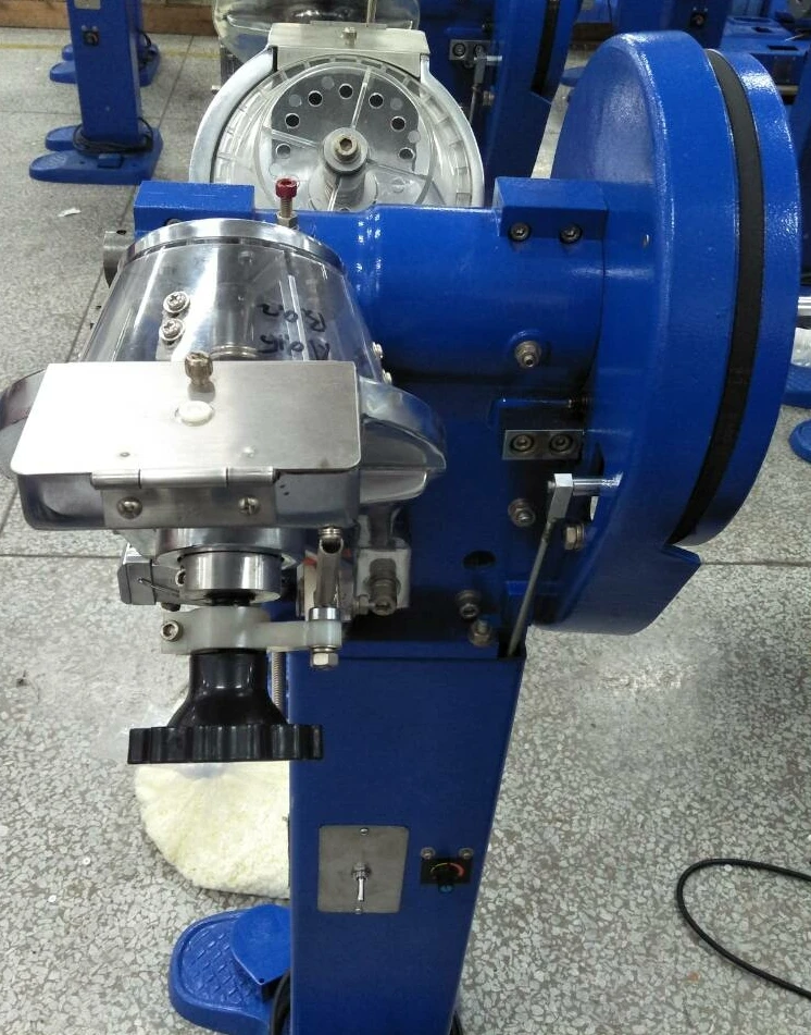 Автоматическая швейная машина для пришивки пуговиц (FM-200)