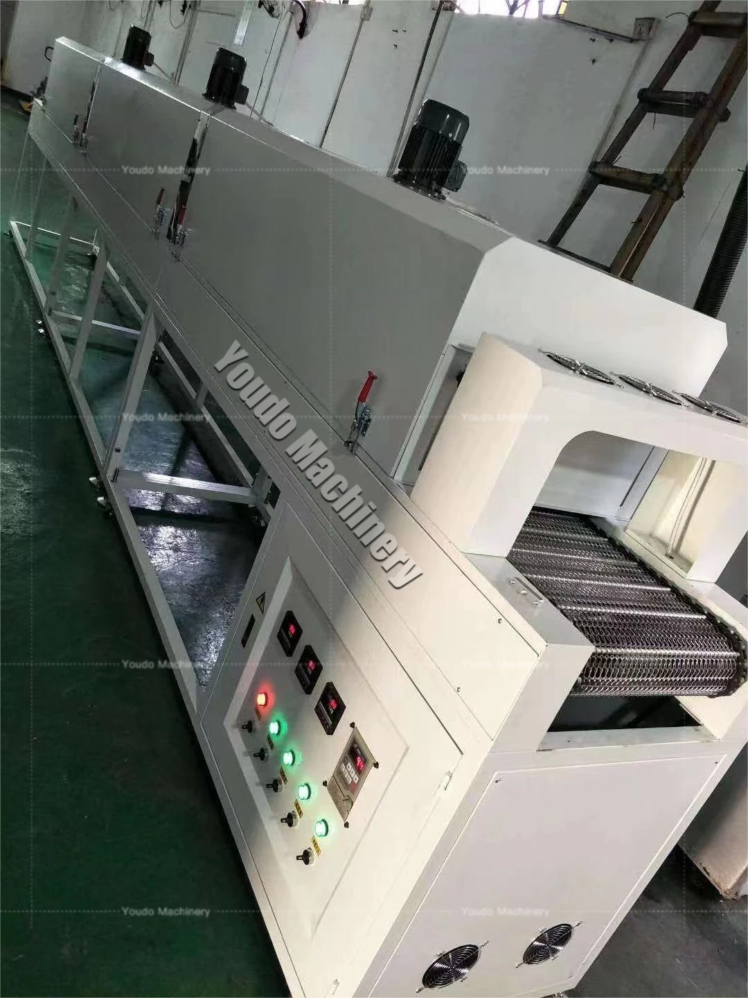 Gas Tunnel Oven with High Capacity of 200kg per hour Output and 10 to 15 cubic meters per hour Gas Consumption for Bakeries