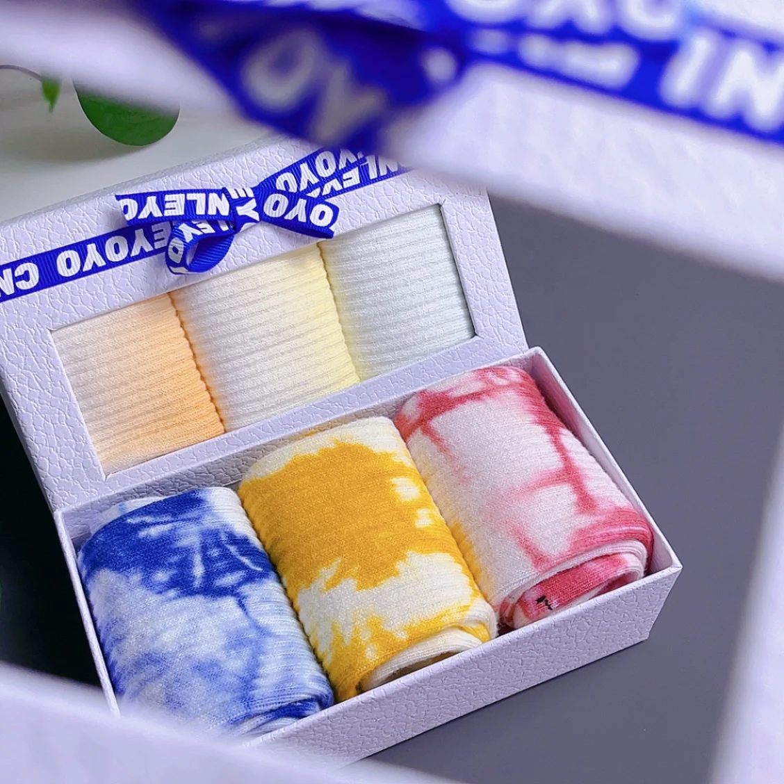 Женские и мужские носки