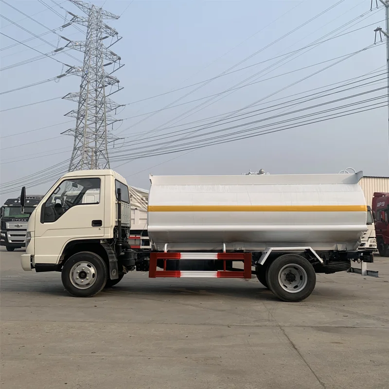 Large fuel tank FOTON 4x2 6 wheel oil tank 95 horsepower diesel fuel tank