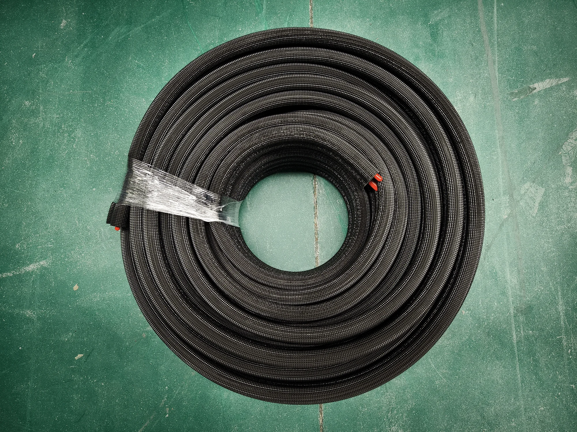 Black Rubber Insulation Pipe with UV Film Thermal Insulation Heat HVAC Foam Tube For Refrigeration Copper Pipe