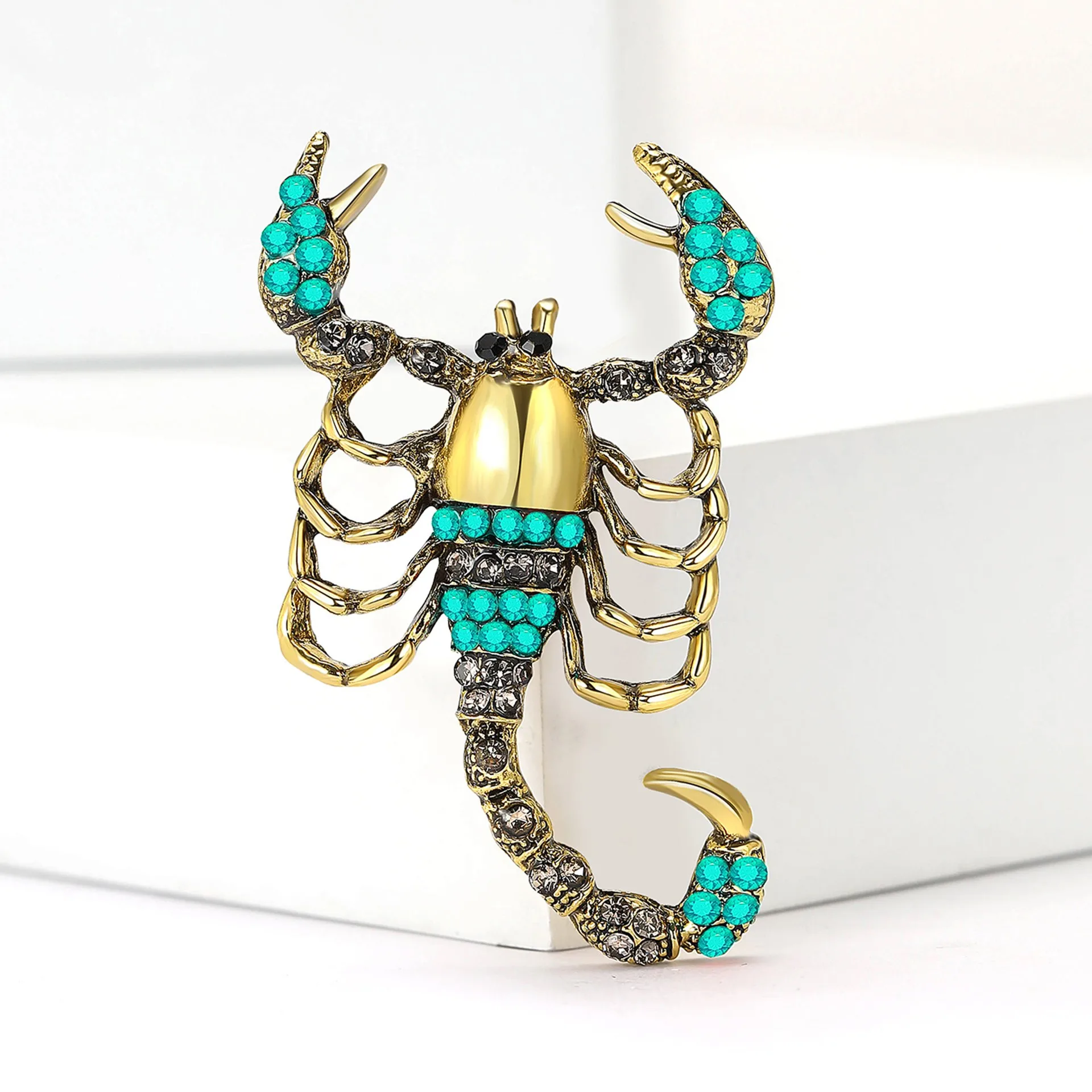 Wholesale Halloween Vintage Brooches Pin Men Personalized Animal Brooch Rhinestone Scorpion Brooch Pin For Clothing