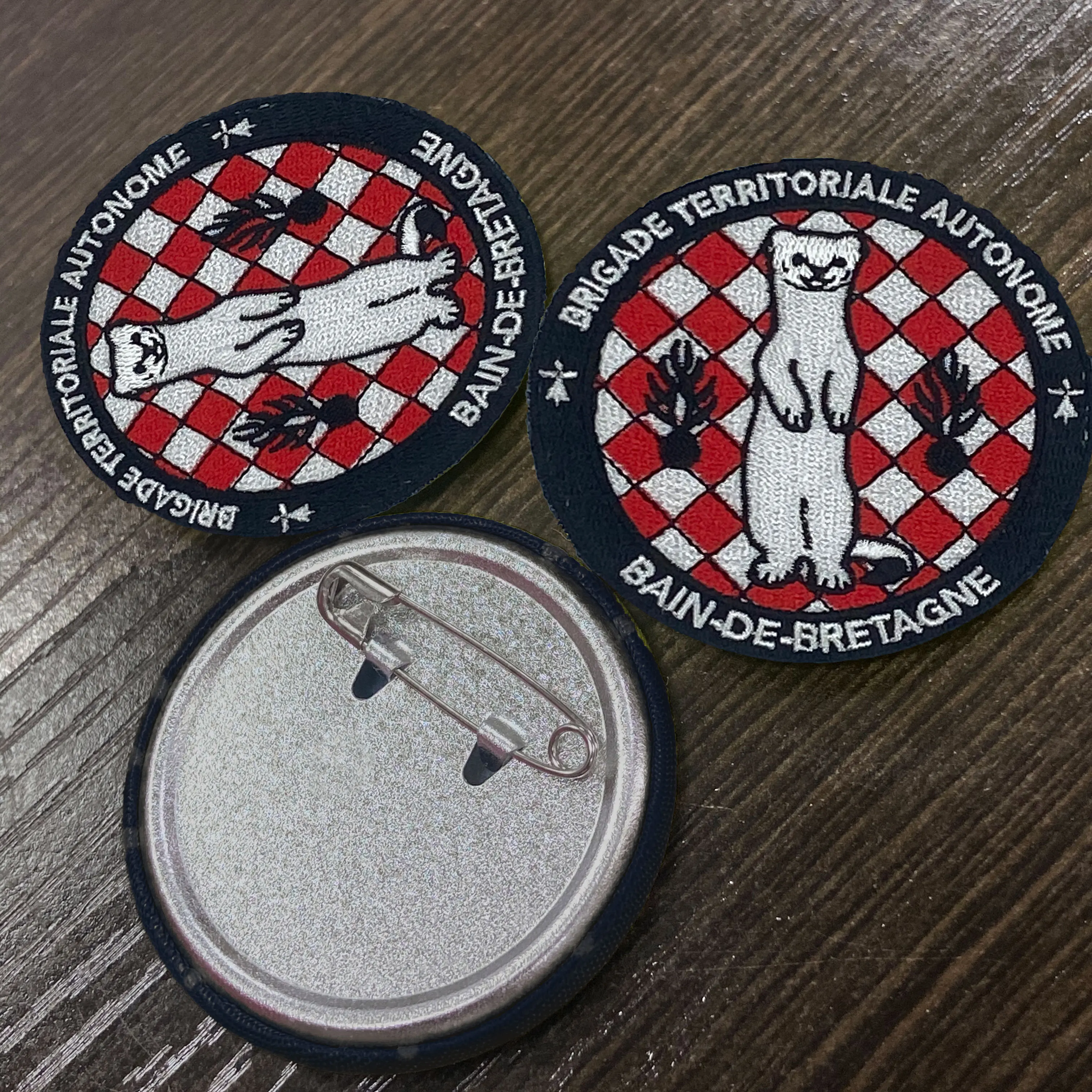 Manufacturer customized tinplate badges metal chest tags paper clip embroidery woven labels delivery gifts Badges With Beads