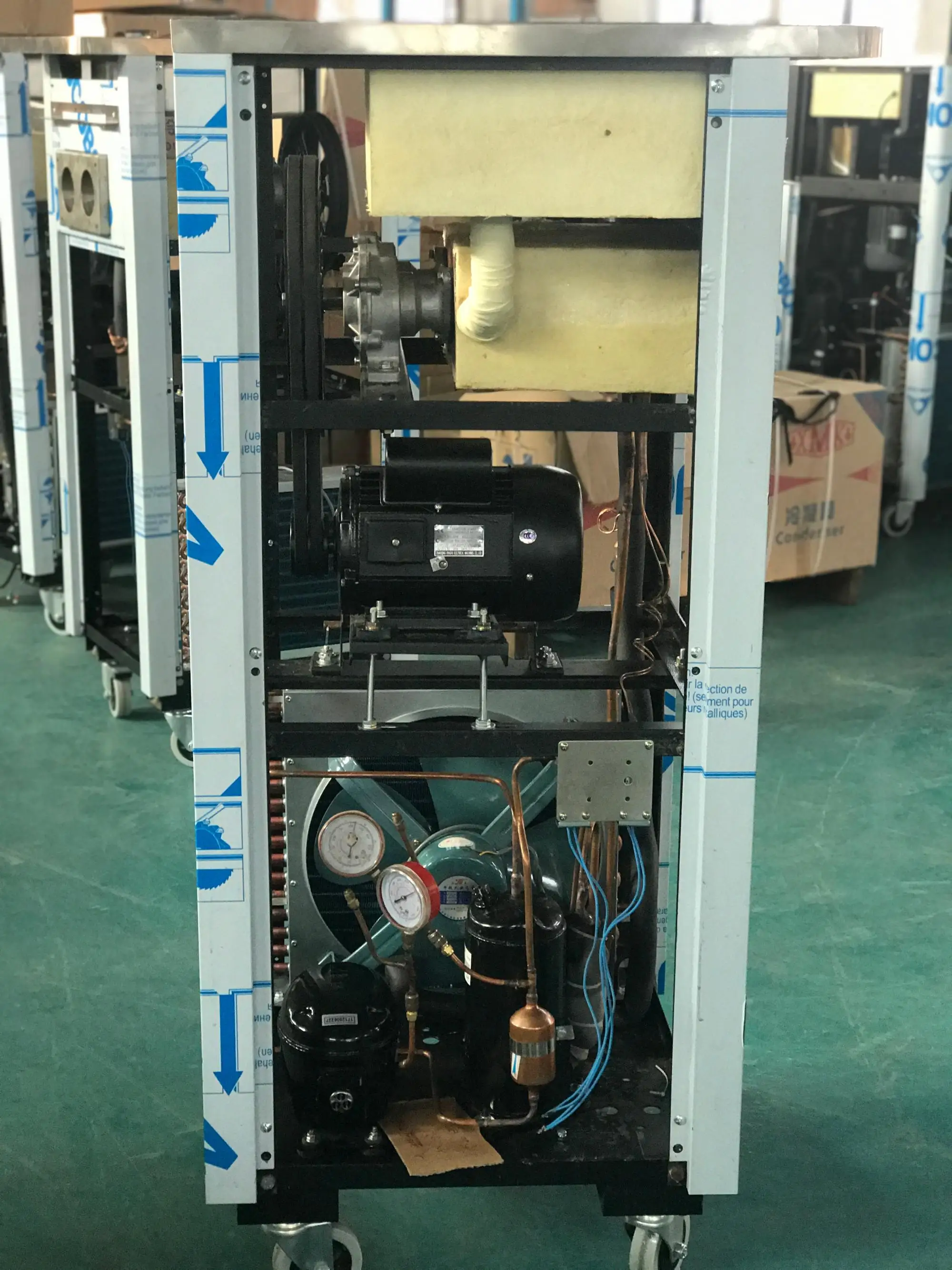 Standing model commercial frozen yogurt makin3 Flavours Vertical Ice Cream Maker Commercial Cone Softy Ice Cream Frozeng machine