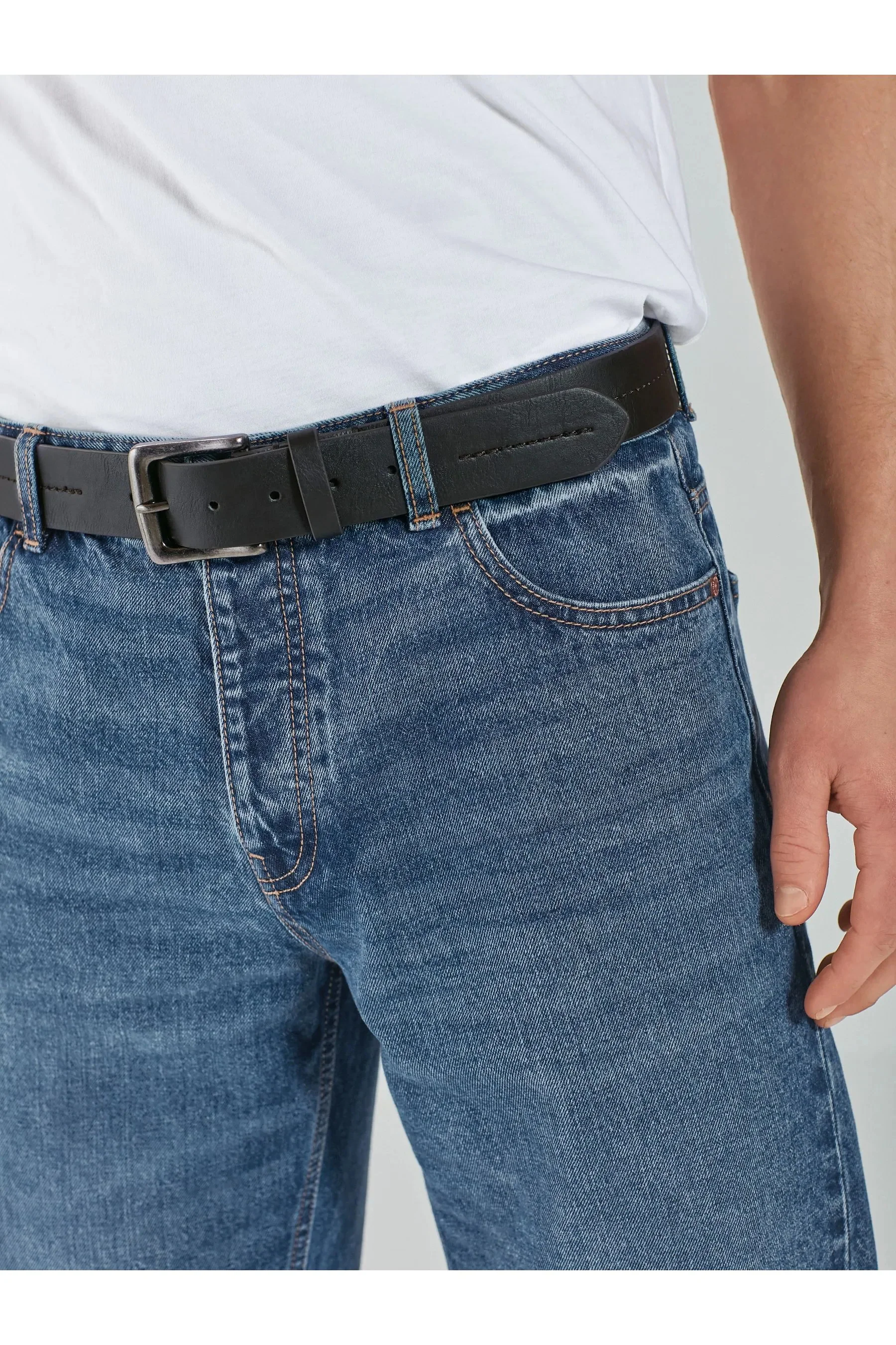 Blue Team | Low MOQ OEM Custom embroidered printed slim fit streetwear blue jeans stretch hombr fit jeans stylish denim pant