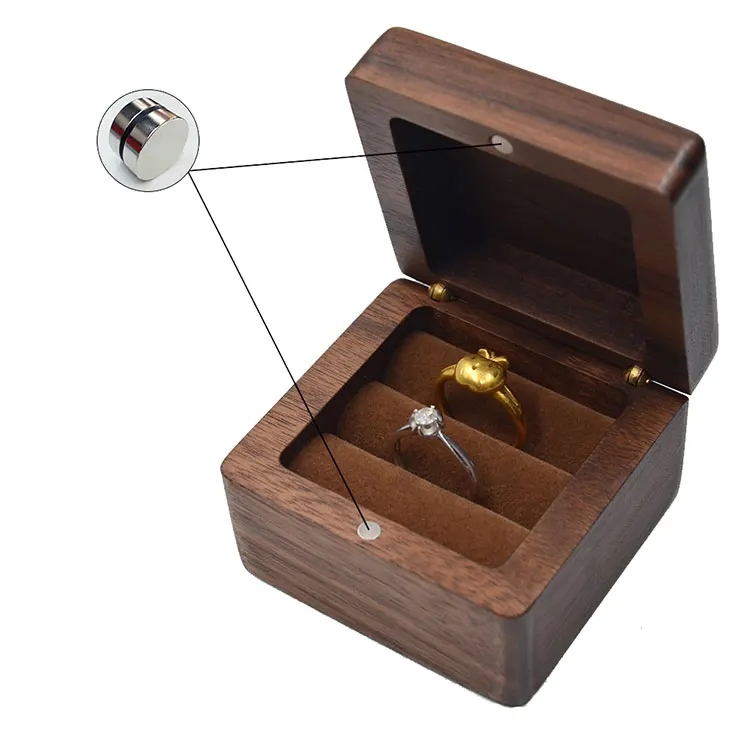 Custom Logo Square Wood Ring Box Packaging Walnut Luxury Gift Ring Case Mini Boxing Ring Wedding Jewelry Display Storage Box