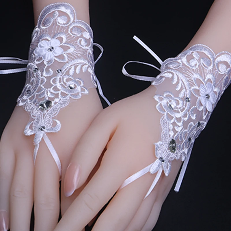 Wholesale fashion pearl flower short wedding gloves bridal tulle lace gloves wedding accessories women