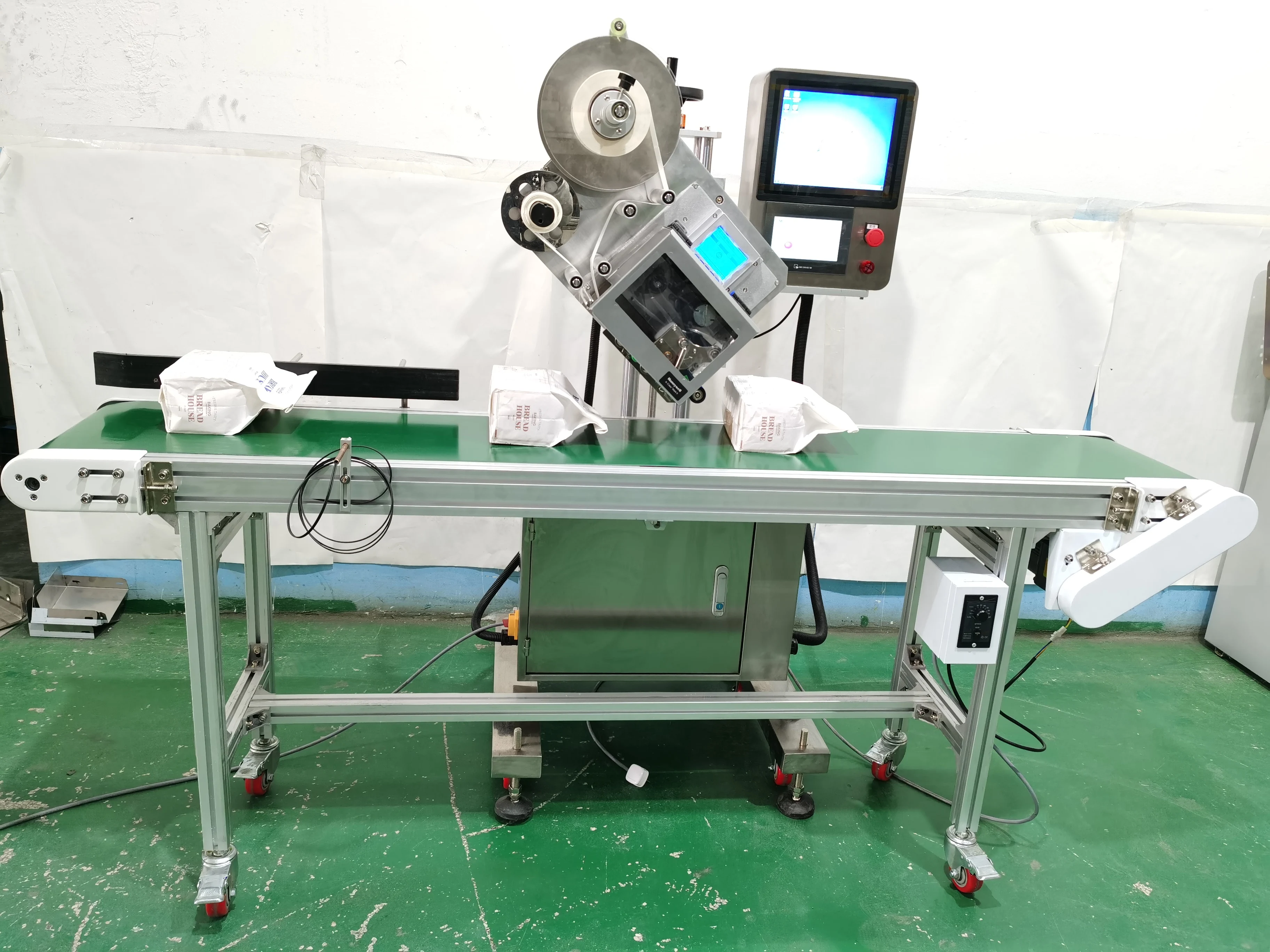 YM210P Automatic online flat top side Zebra printing labeling machine for bag pouch carton