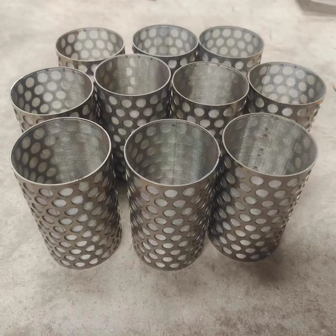 Customized Single or Double Layer Perforated Stainless Steel Filter Tubes/Cylinders/Pipes