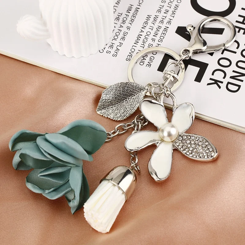 Wholesale Custom Flower Tassel Colorful Pendant Simple Delicate Keychain For Gift