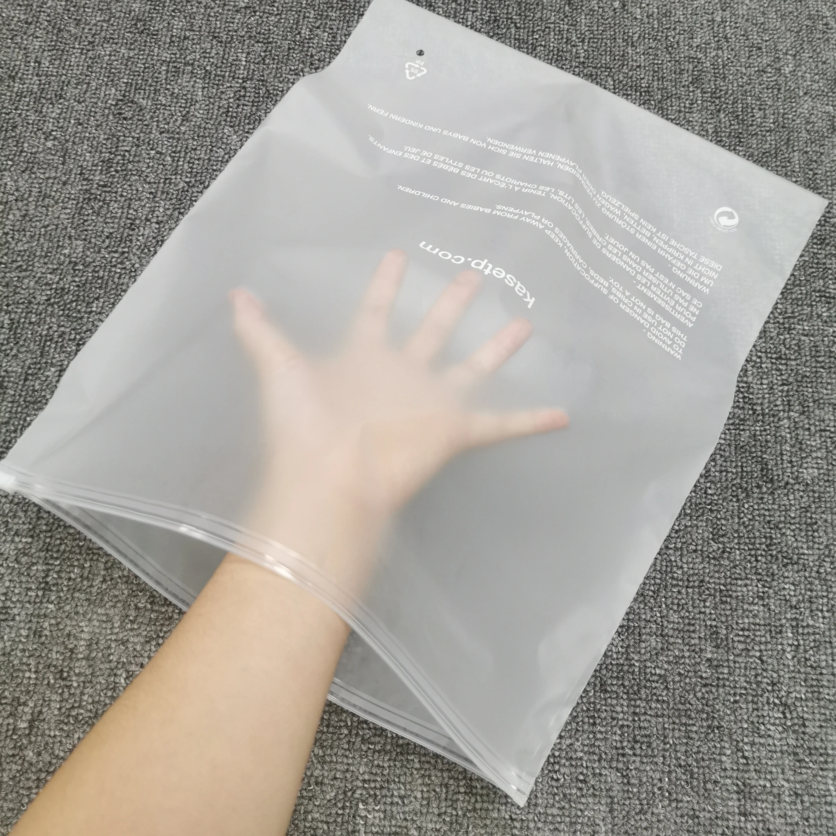 Custom Cornstarch Frosted Zipper Sealing Bag Biodegradable Packaging Bags Swimwear Clothes Bag Packing PE Screen Printing Accept