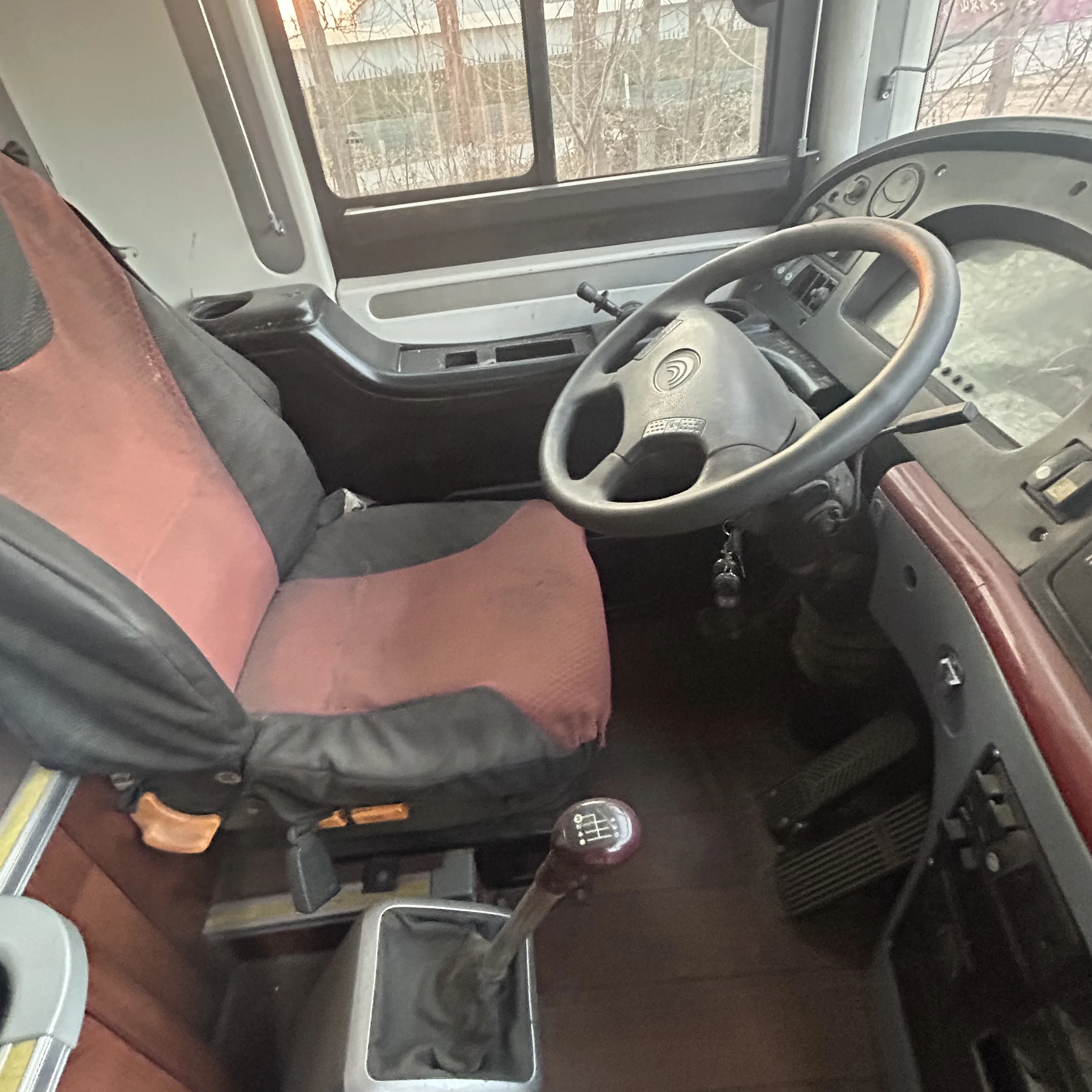 Plant Wholesale 2024 zk6138 h diesel 51 yutong new bus 40-60 seat yutong bus for sale
