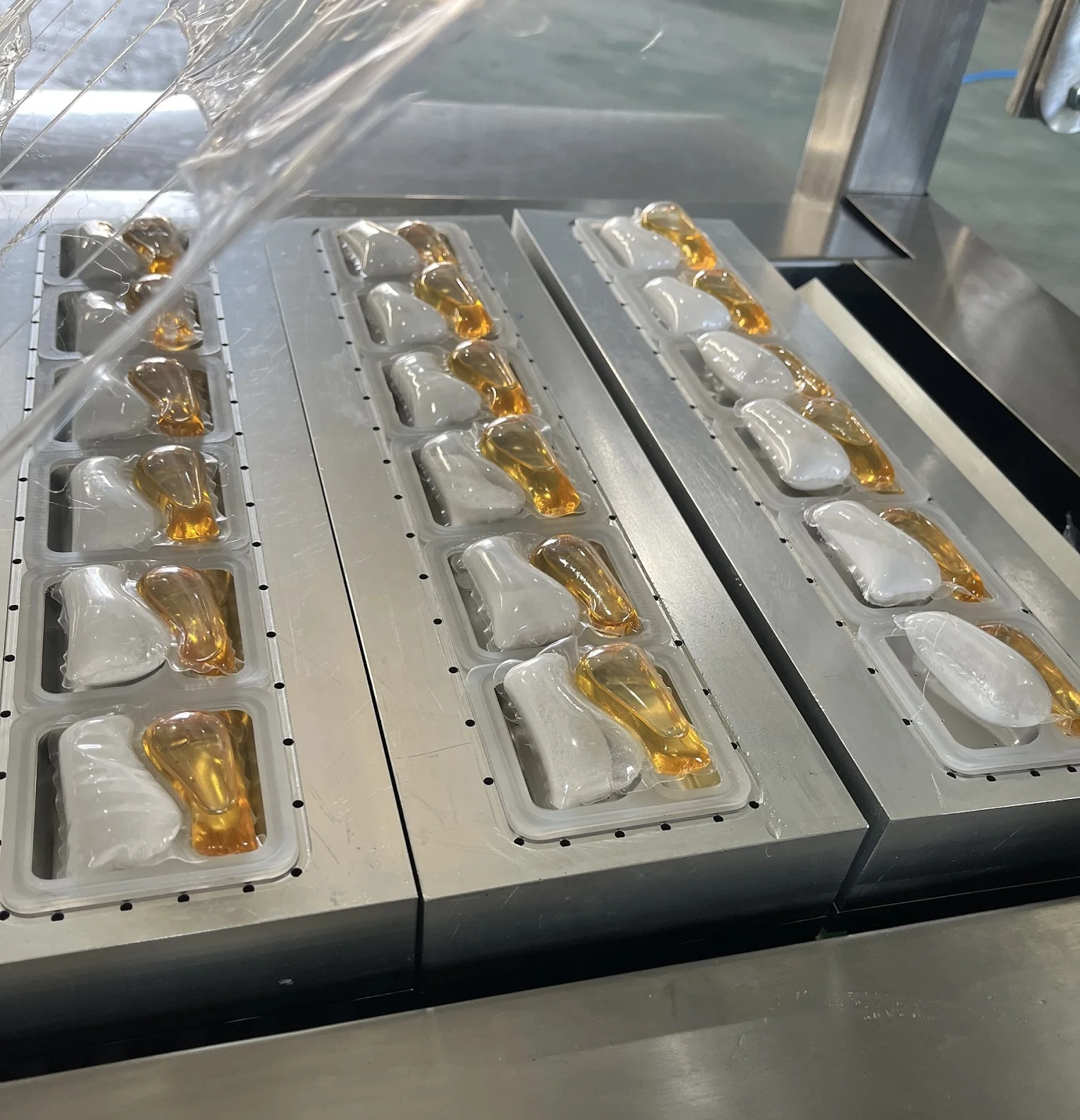 Industry laundry detergent pod capsule PVA soluble film making packing machine