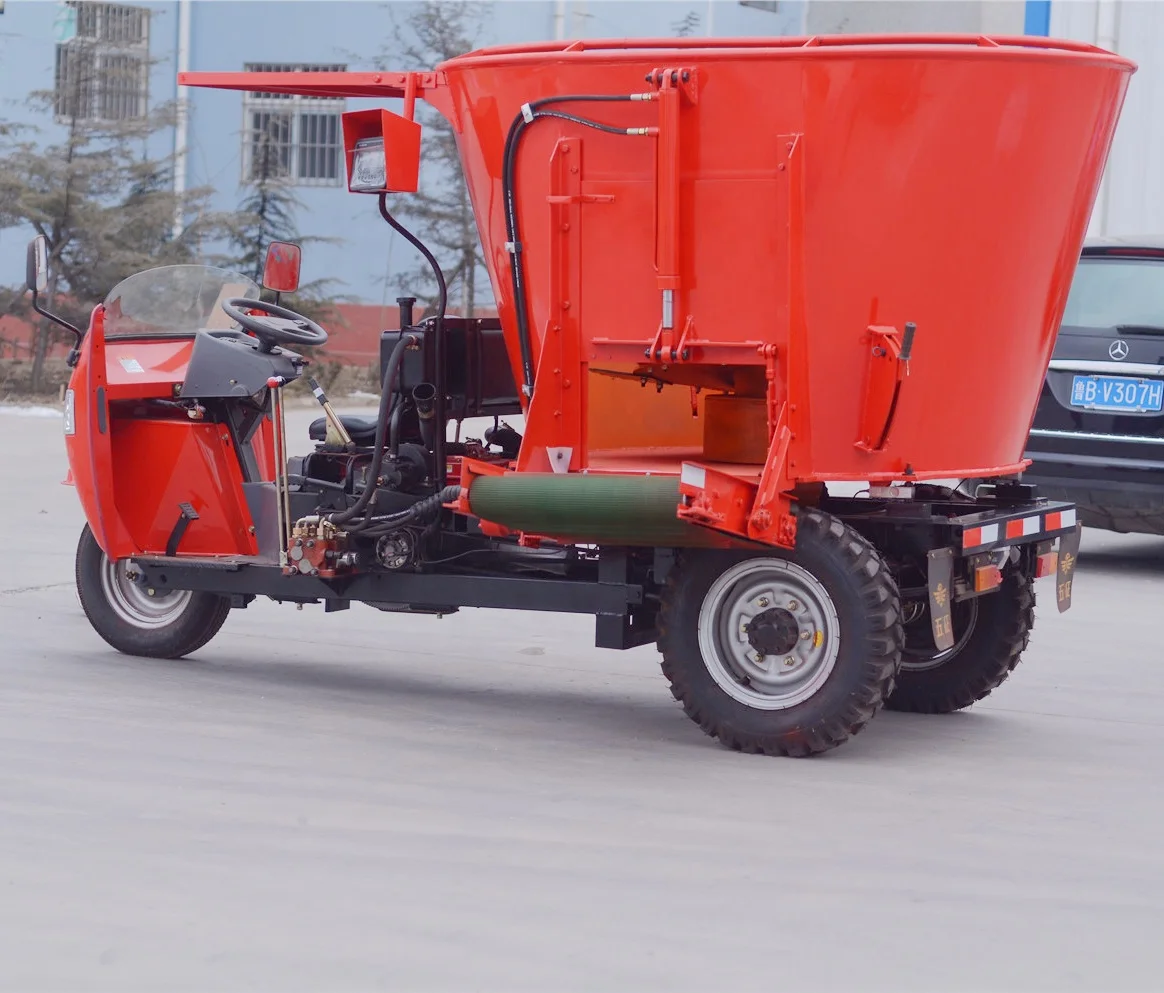 New self propelled TMR cattle feed mixer wagon straw mixer cow feed processing machine animal silage forage mixer for dairy farm