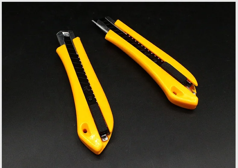 18mm Plastic Automatic Retractable Utility Knife Cheap Manual Cutter Tool for DIY  Use OEM Customizable