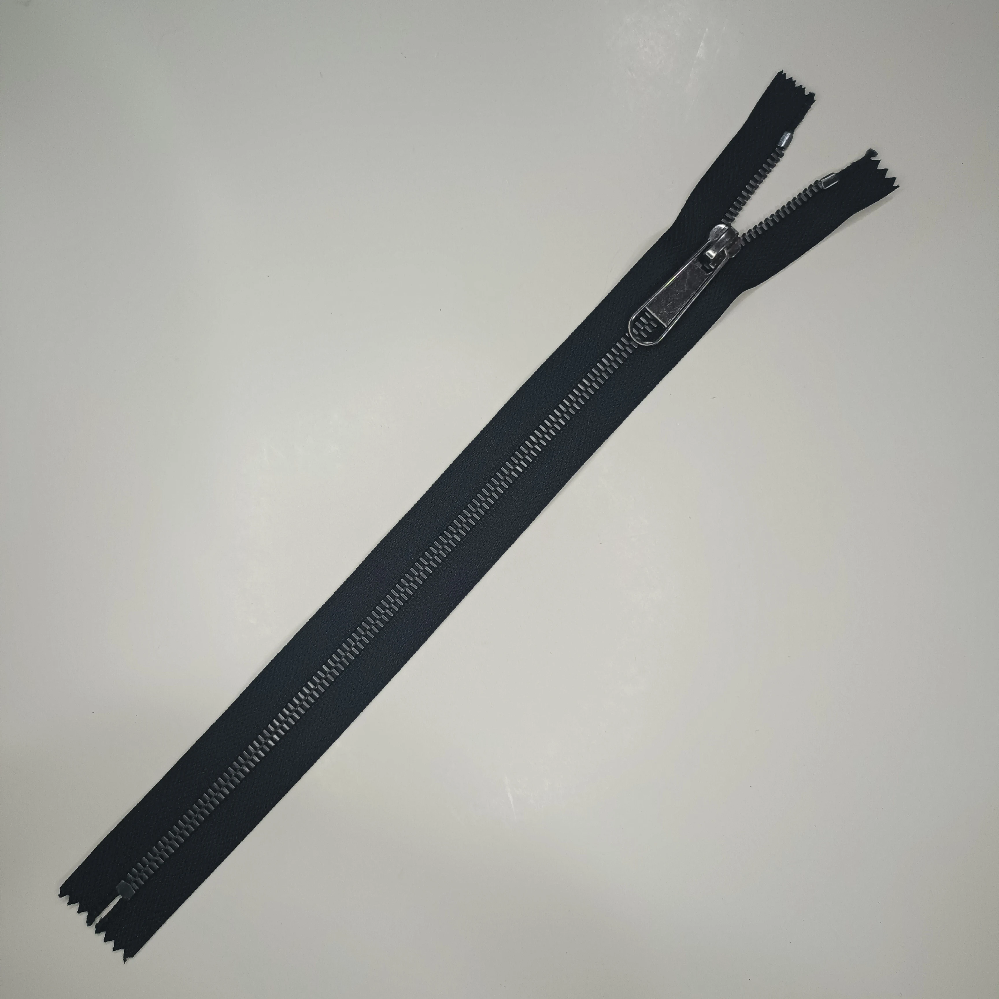 Matte wholesale custom Metal #5 plating European Teeth Closed end zippers with sliders for shoes Clothing bags Luggages