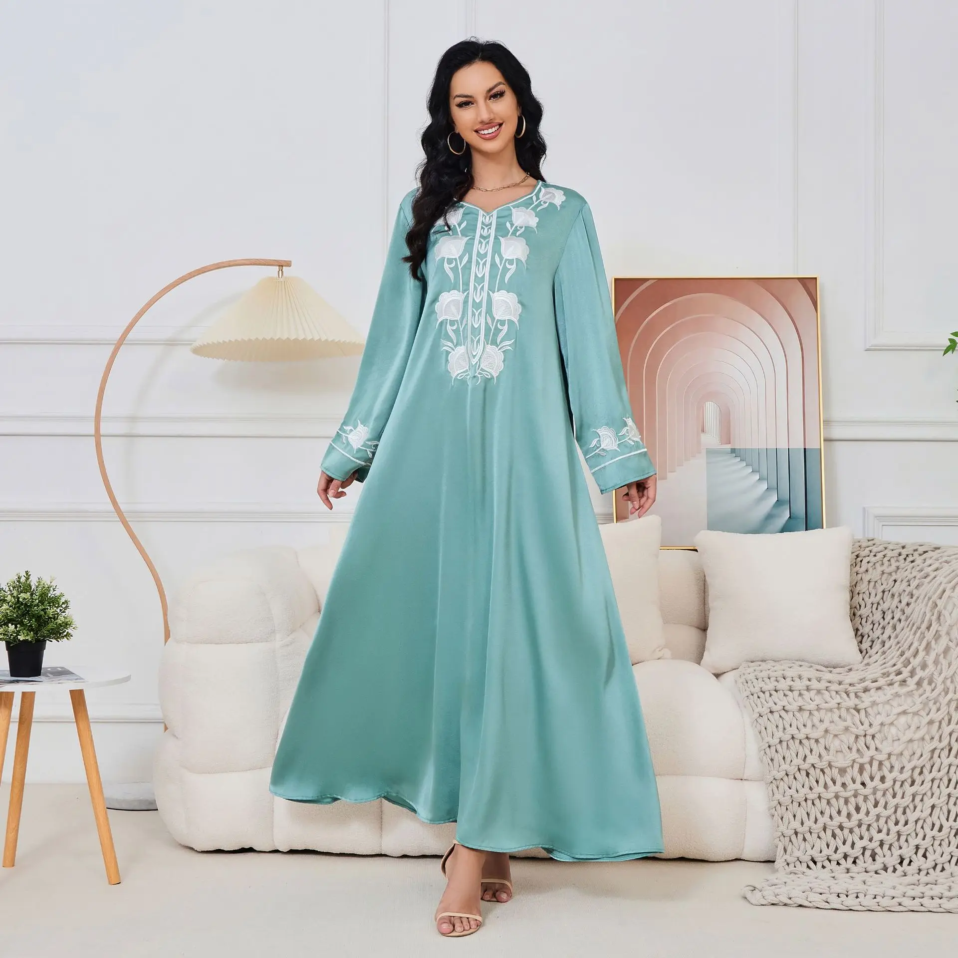 Luxury Dubai Robe Abaya Embellished Dress for Women Fashionable Moroccan Style Long Sleeve Made of Polyester Silk Plus Size