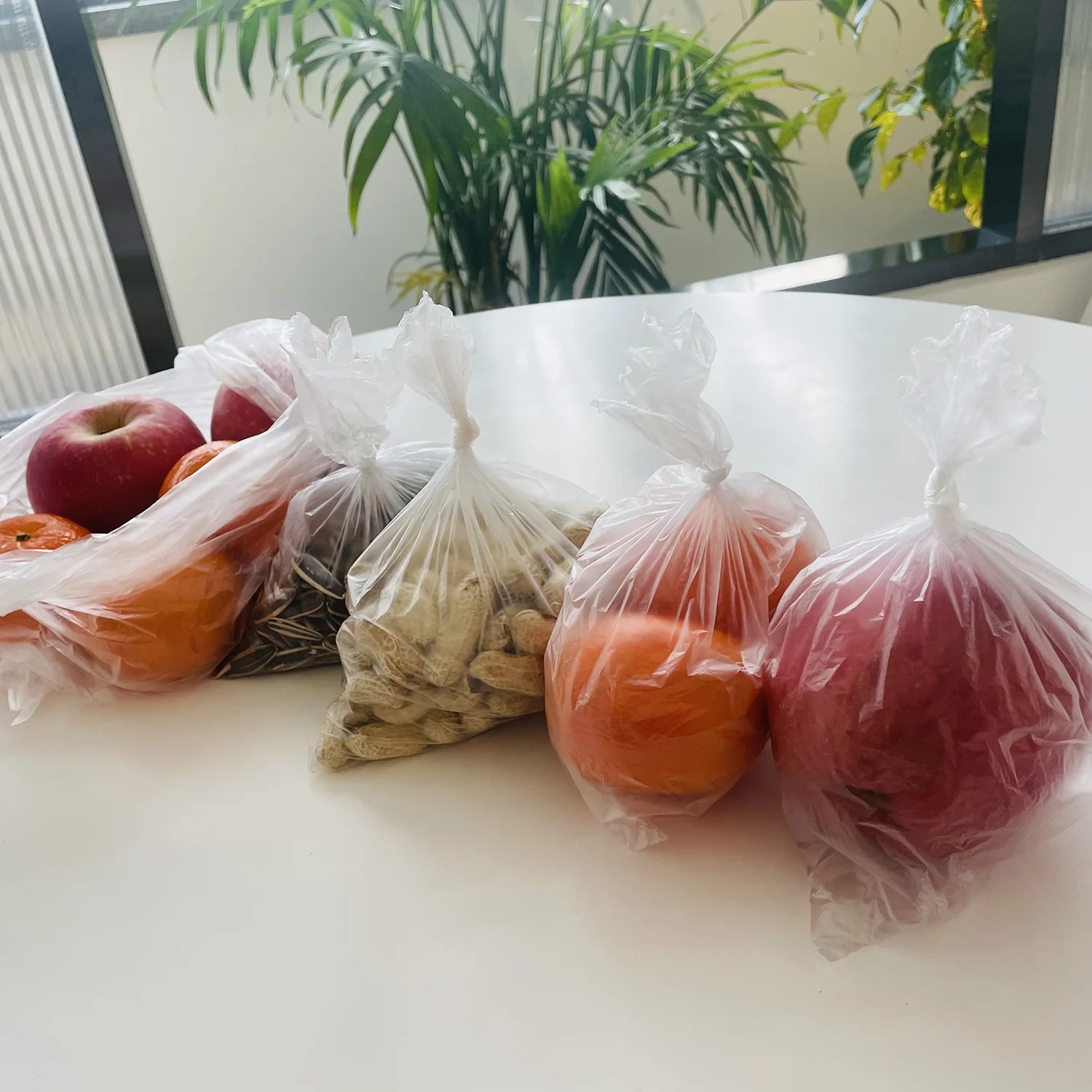 Полиэтиленовый прозрачный рулонный мешок для супермаркета небольшой минимальный заказ пластиковый пакет в рулоне овощей