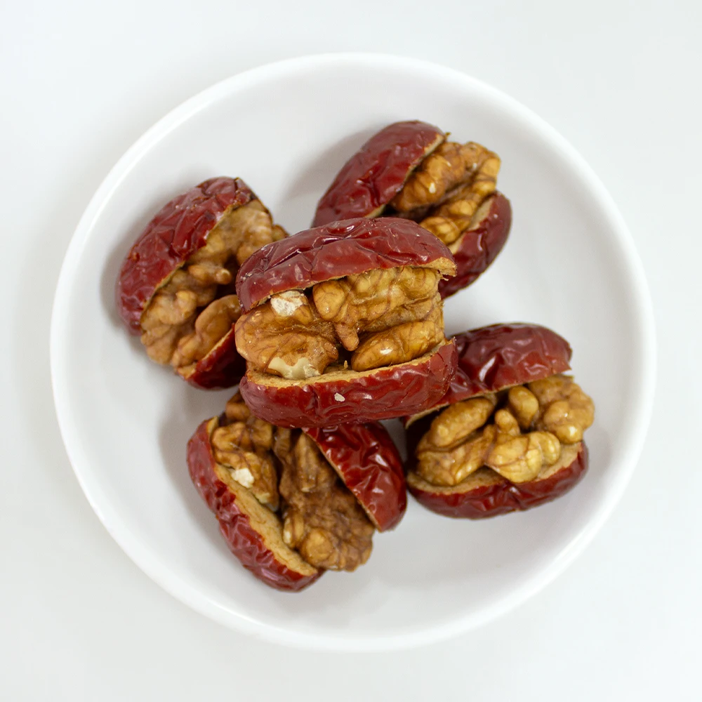 Закуска орехов и сушеных фруктов Jujube миндальные грецкие орехи ядра фаршированные финики очищенный грецкий орех