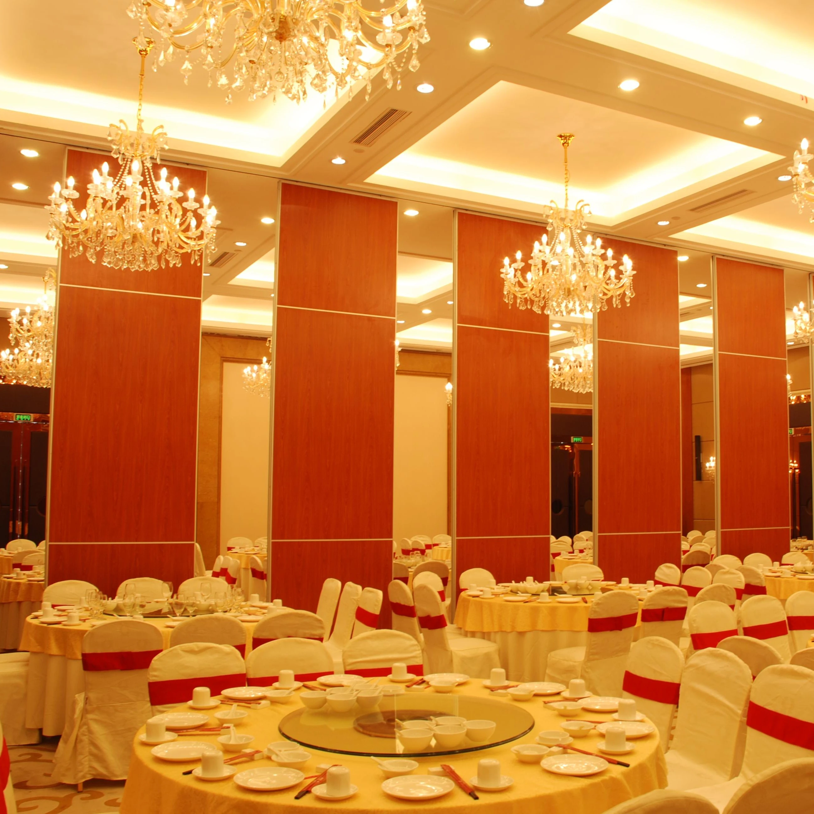 Hotel prefabricated interior fabric mobile acoustic movable soundproof folding accordion wall panel