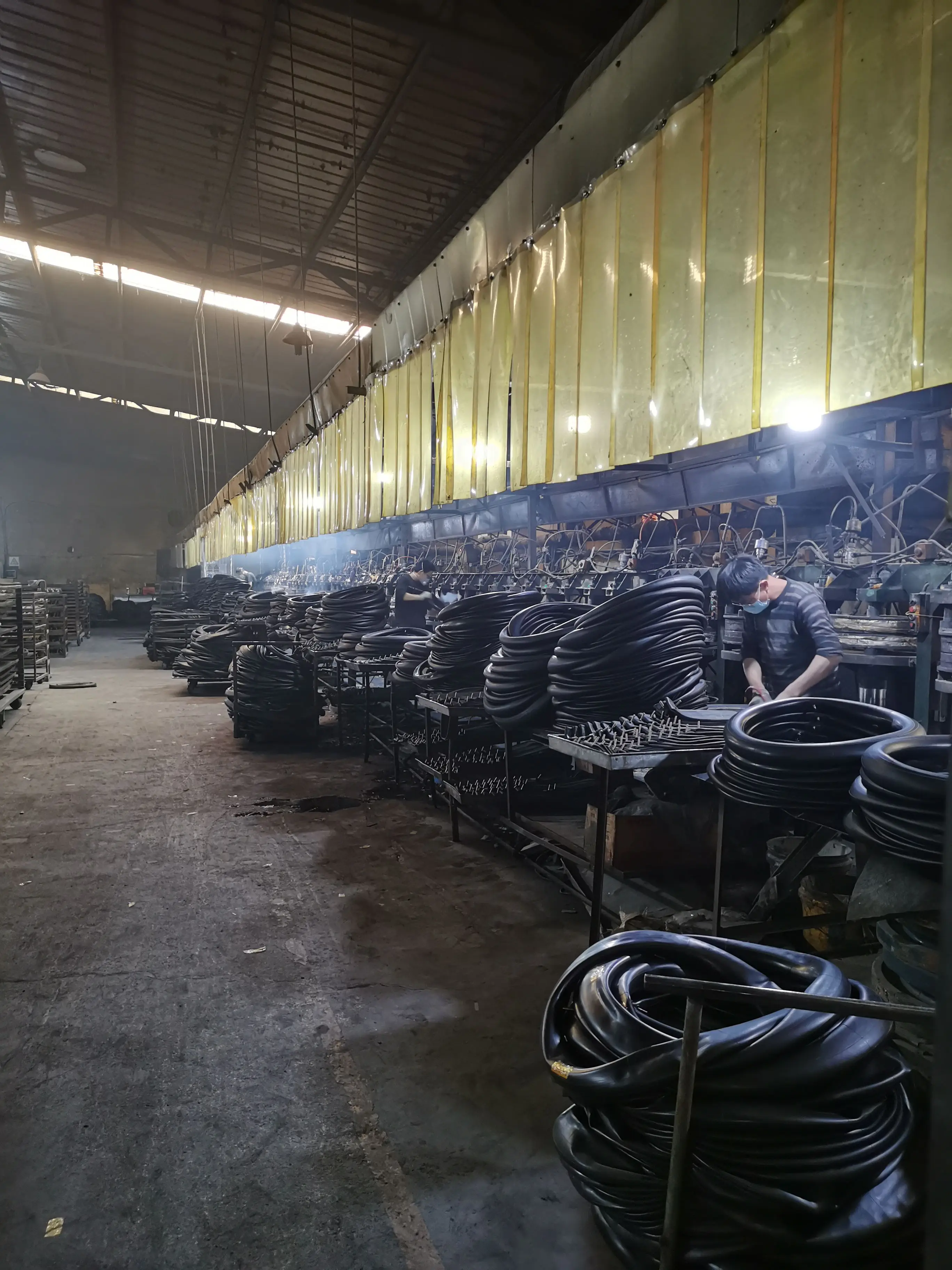 
High quality butyl rubber motorcycle inner tube manufacturer hot sell 2.50-17 OEM accept 