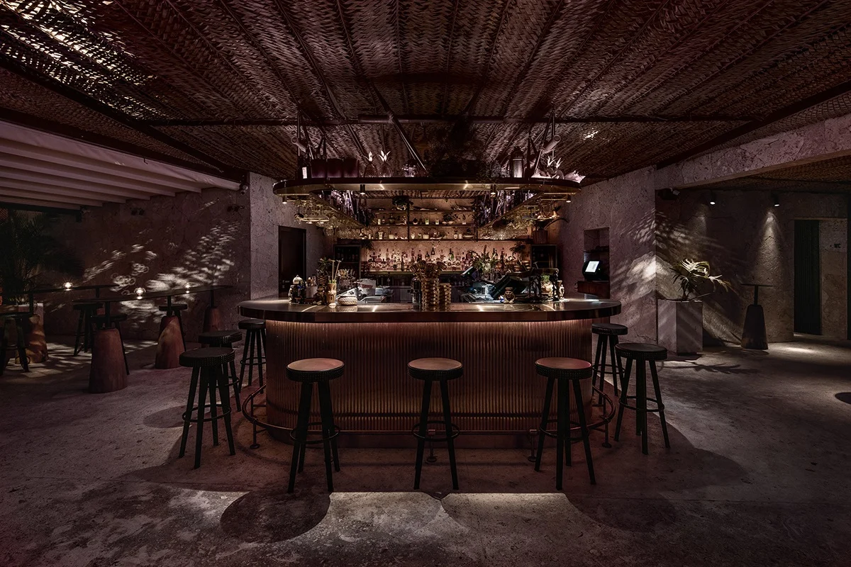 Antique Wooden Home Bar Counter Oak Mobile Bar Table Traditional Bar Table Design