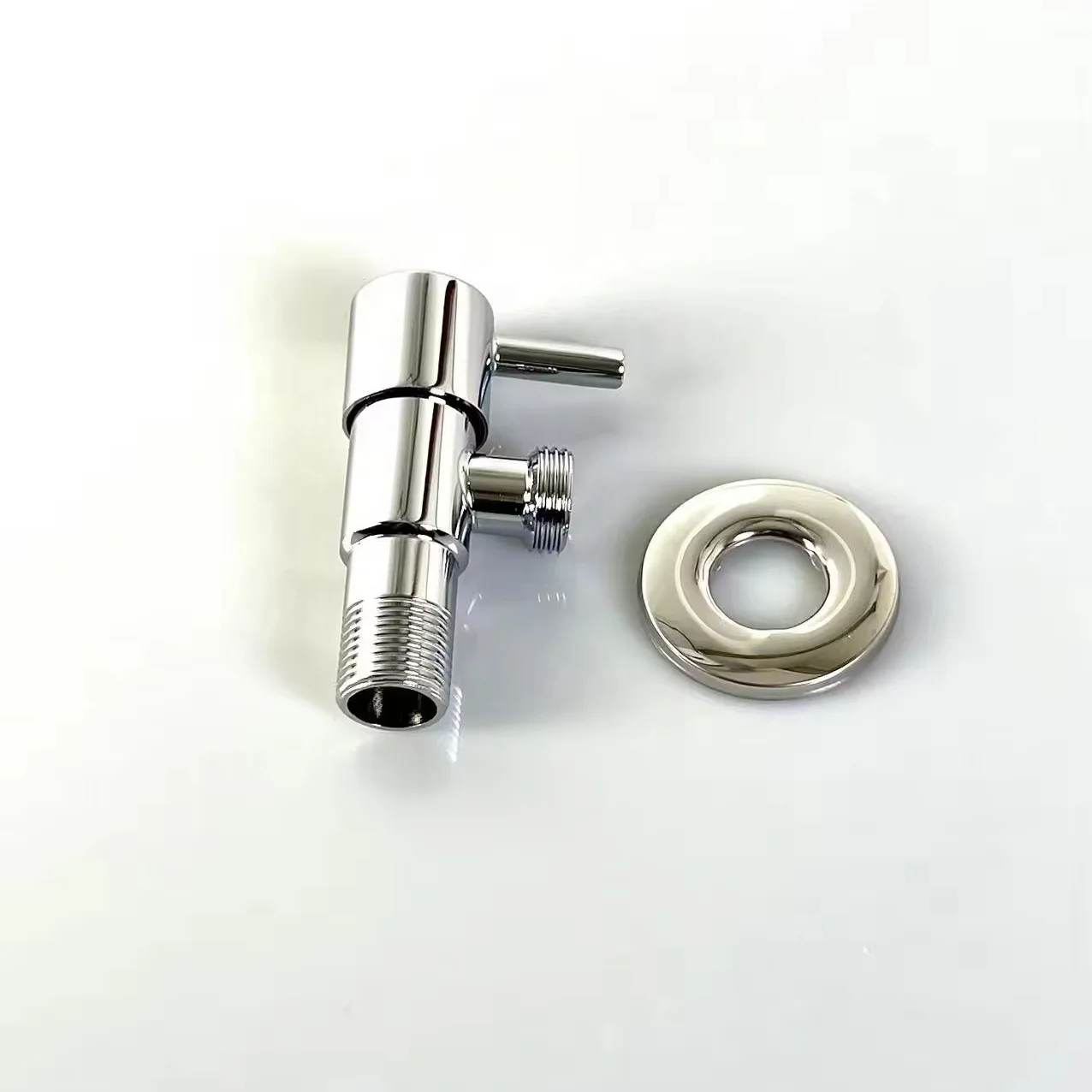 Угловой клапан для ванной и кухни