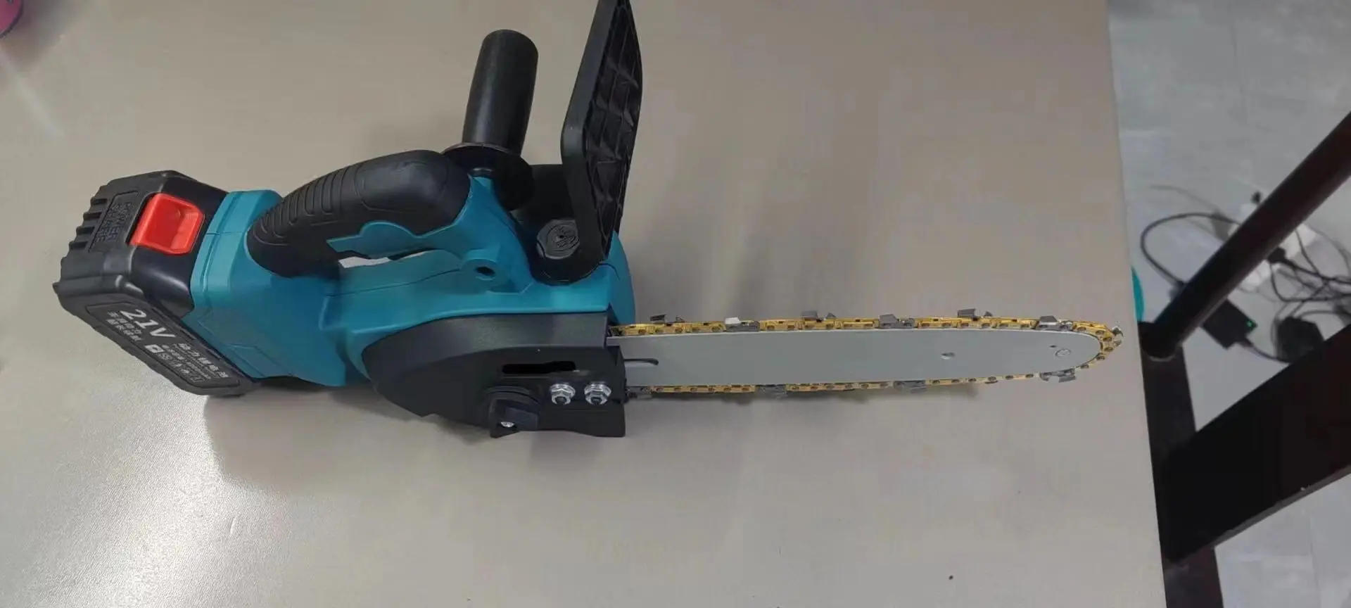 Портативная электрическая бензопила OEM 10/12/16 дюймов Беспроводная мини-батарея с бесщеточным Мотором общей батареей