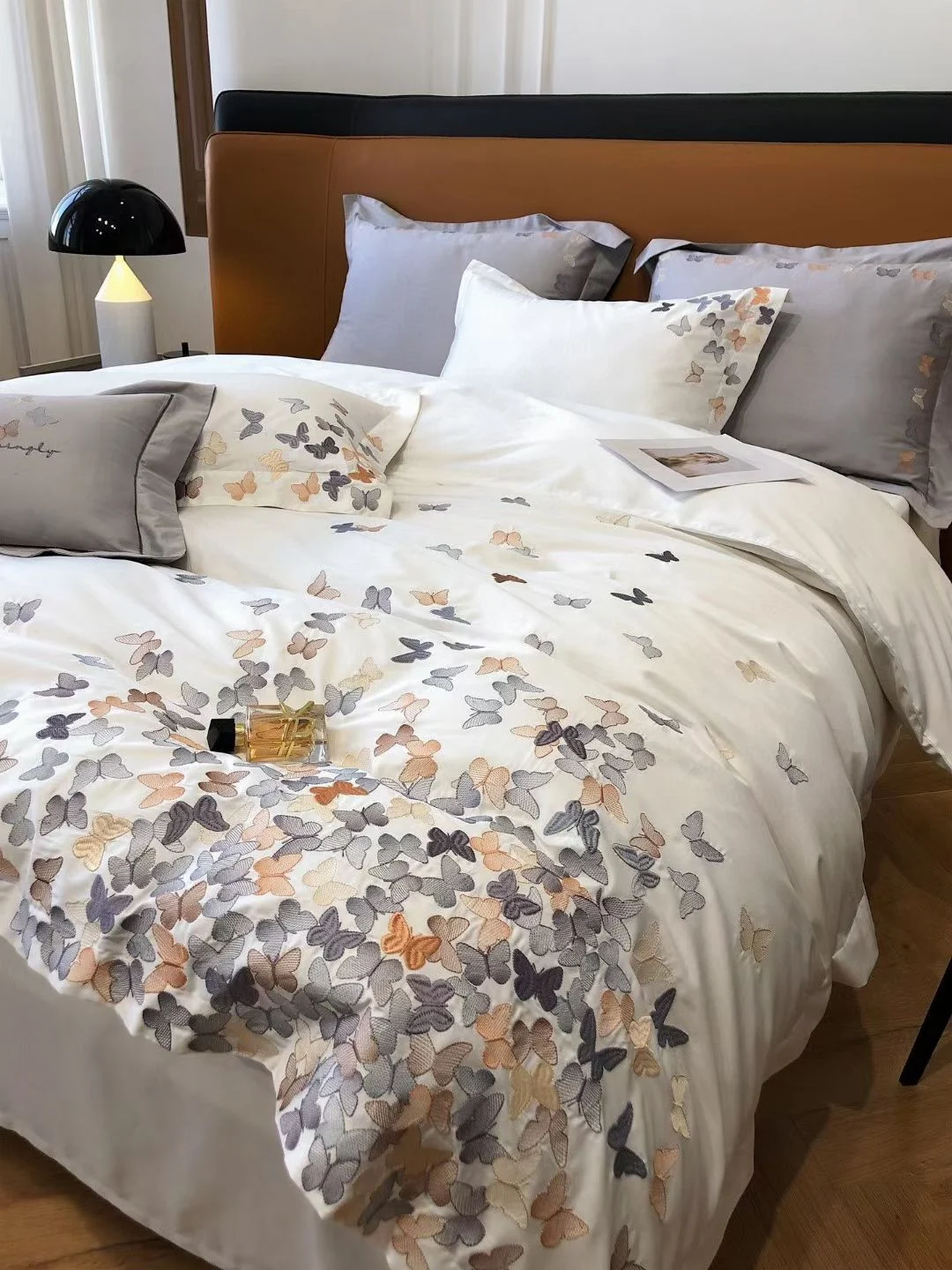 Butterflies Embroidery Cotton 60S King Size Bedding Set Luxury New Fashion Embroidery Bed Sheet
