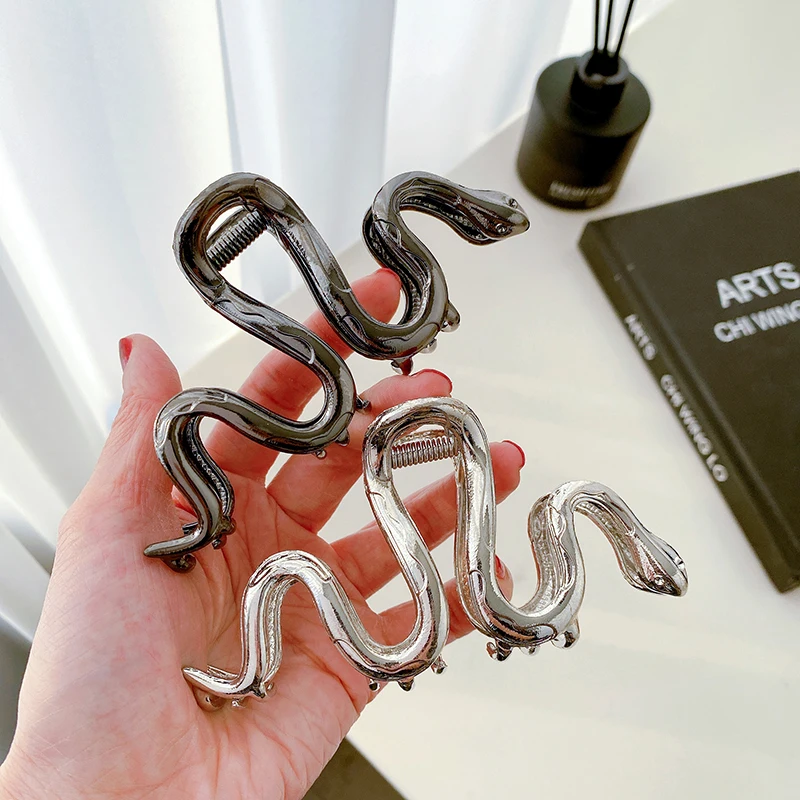 Ins Hot Selling Metal Snake Shape Animal Hair Accessories 10.5cm Large Cold Wind Hair Claw Clips For Women