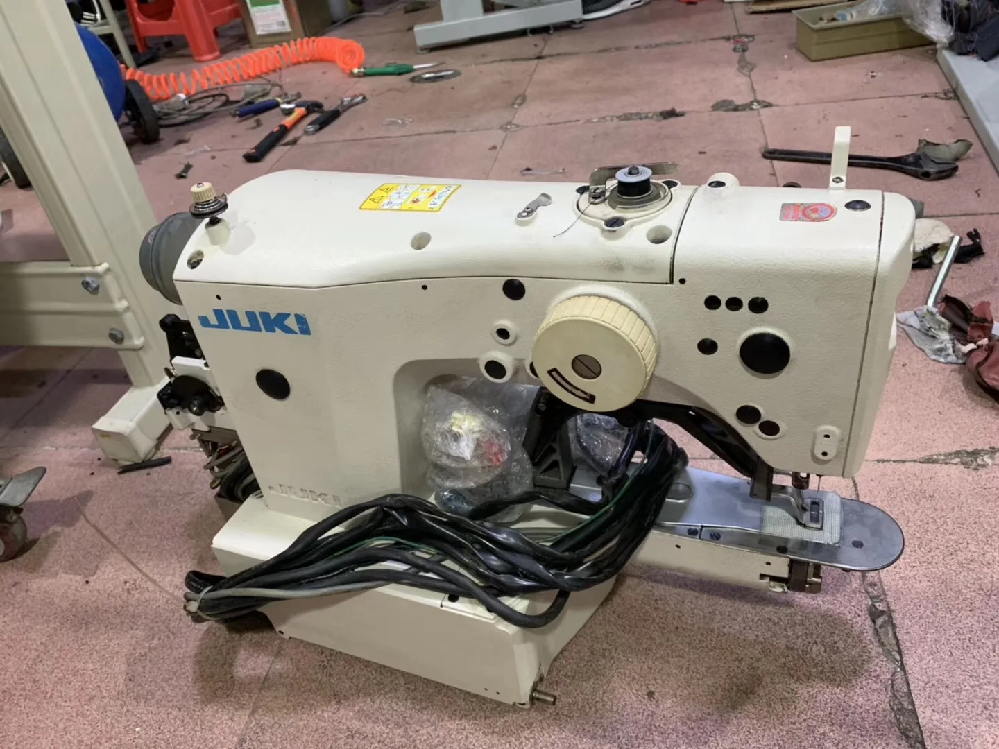 Brand new full set  JUKIs LK-1900 Computer controlled High-speed Bartacking Sewing Industrial Sewing Machines in stock