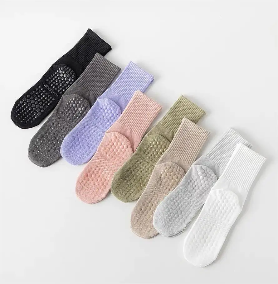 Wholesale Winter Warm Cotton Women Thickened Fashion Breathable Custom Non Slip Terry Crew Grip Anti Slip Pilates Yoga Socks